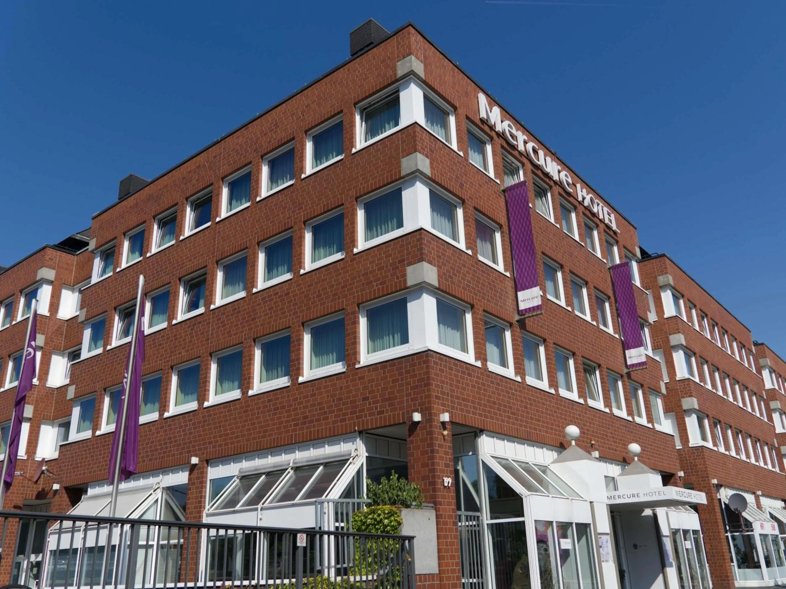 Property building in Mercure Hotel Severinshof Köln City