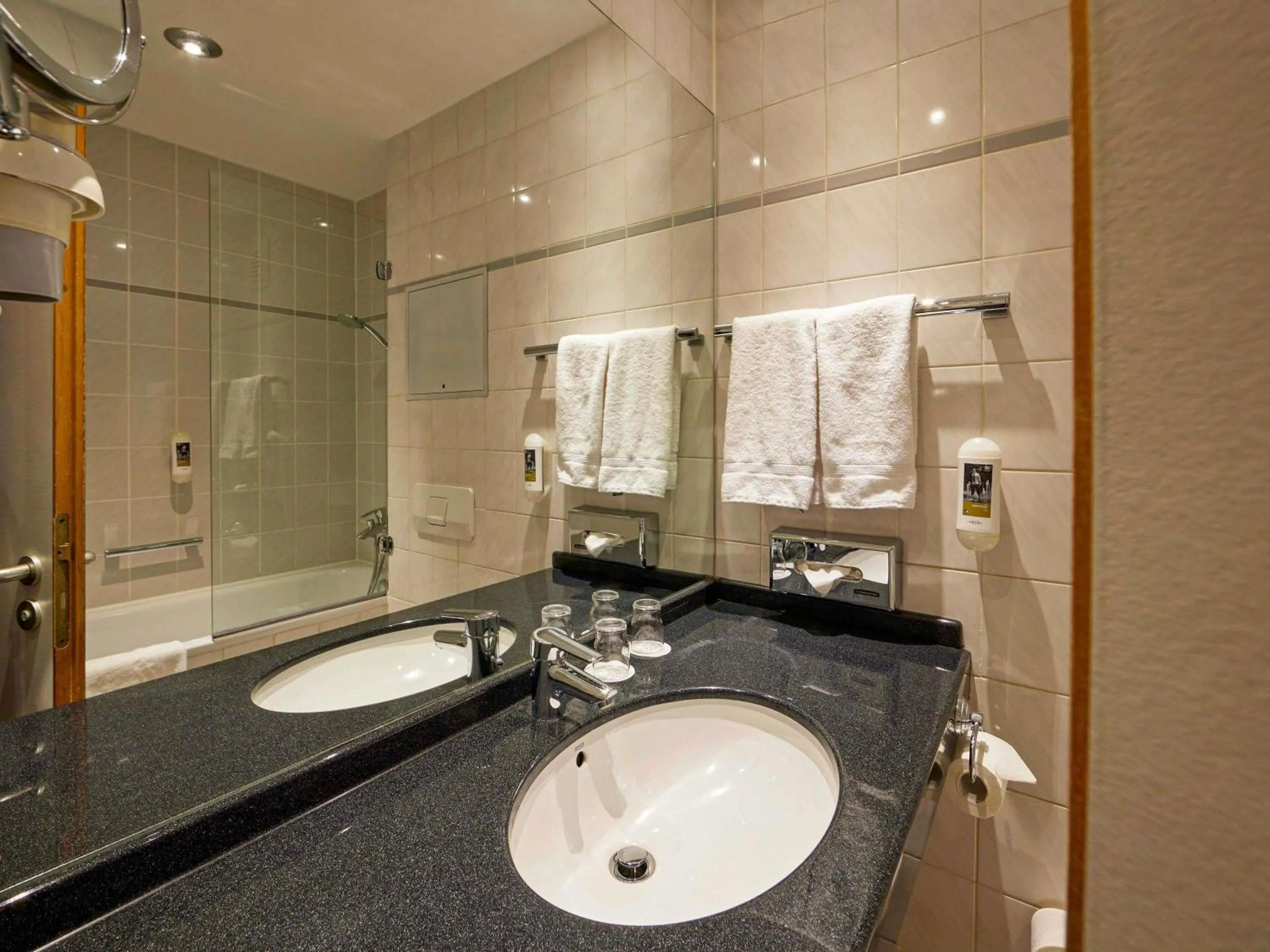 Bedroom in Mercure Hotel Severinshof Köln City