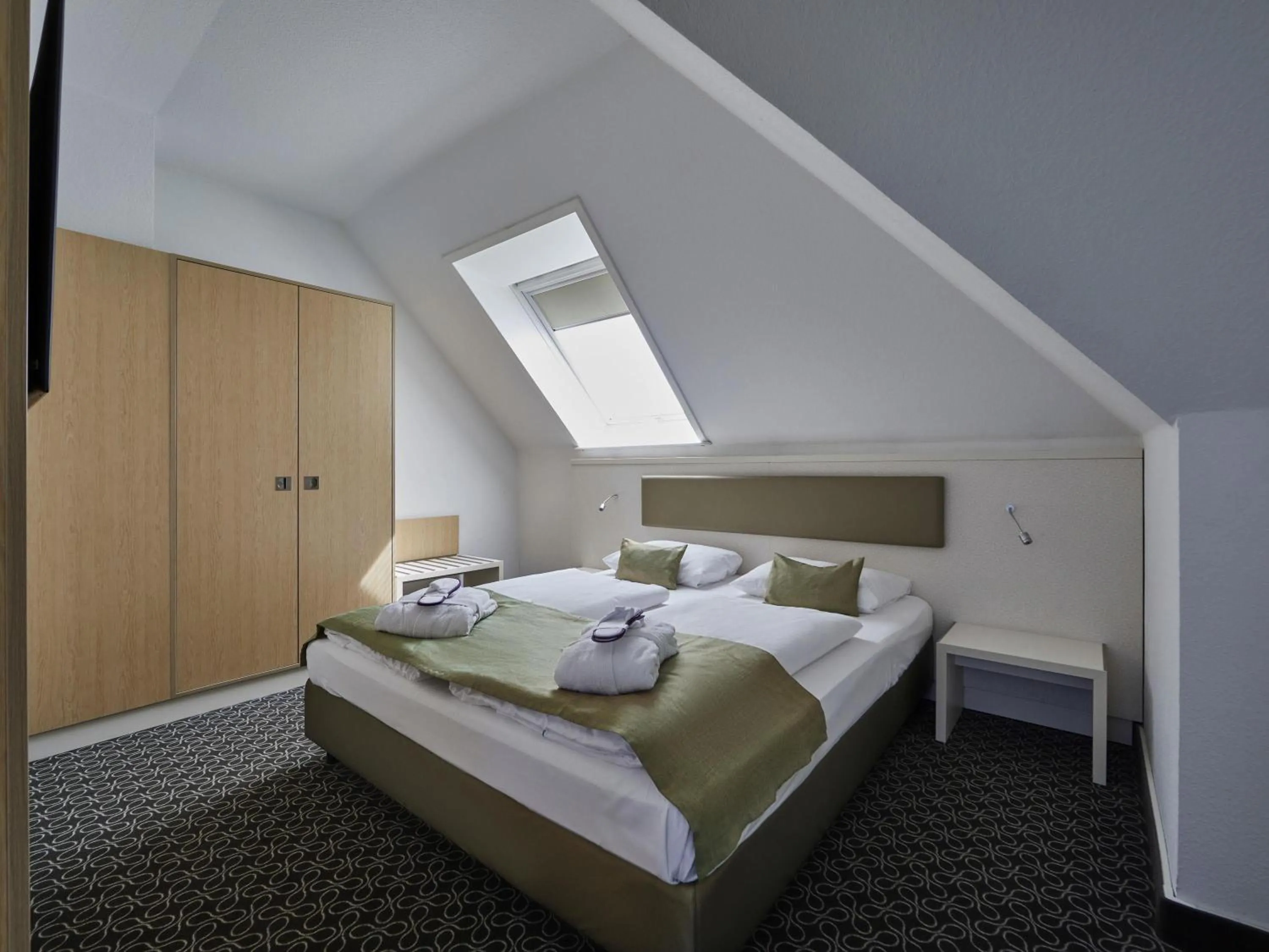 Bedroom, Bed in Mercure Hotel Severinshof Köln City