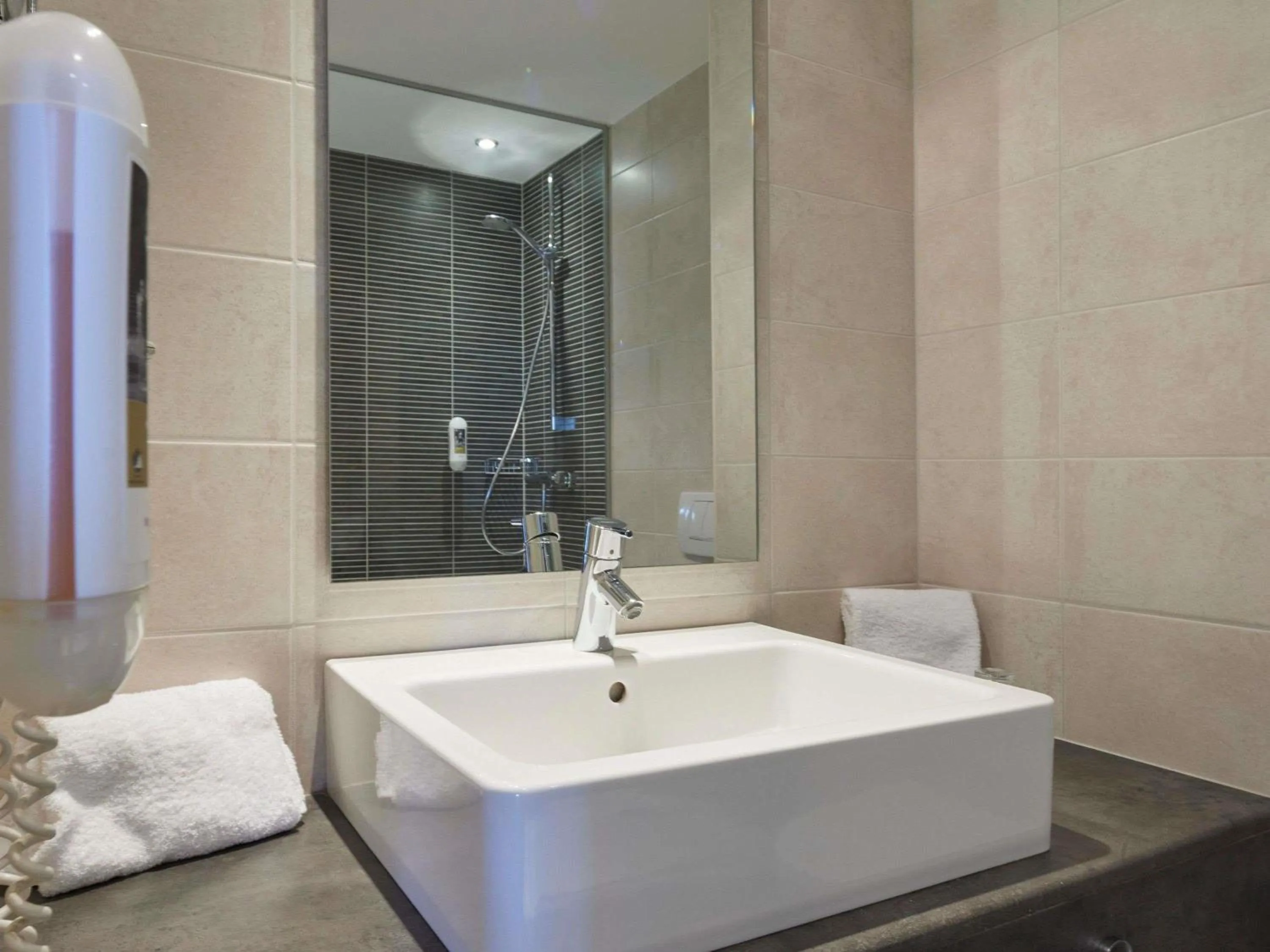 Bedroom in Mercure Hotel Severinshof Köln City