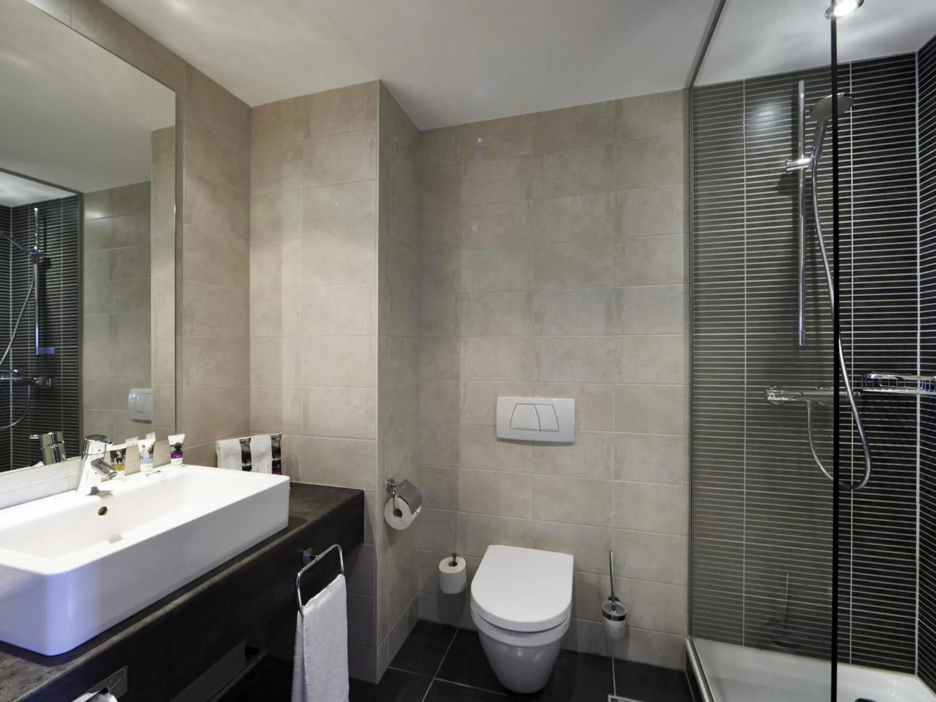 Junior Suite with King Bed in Mercure Hotel Severinshof Köln City Junior Suite with King Bed in Mercure Hotel Severinshof Köln City