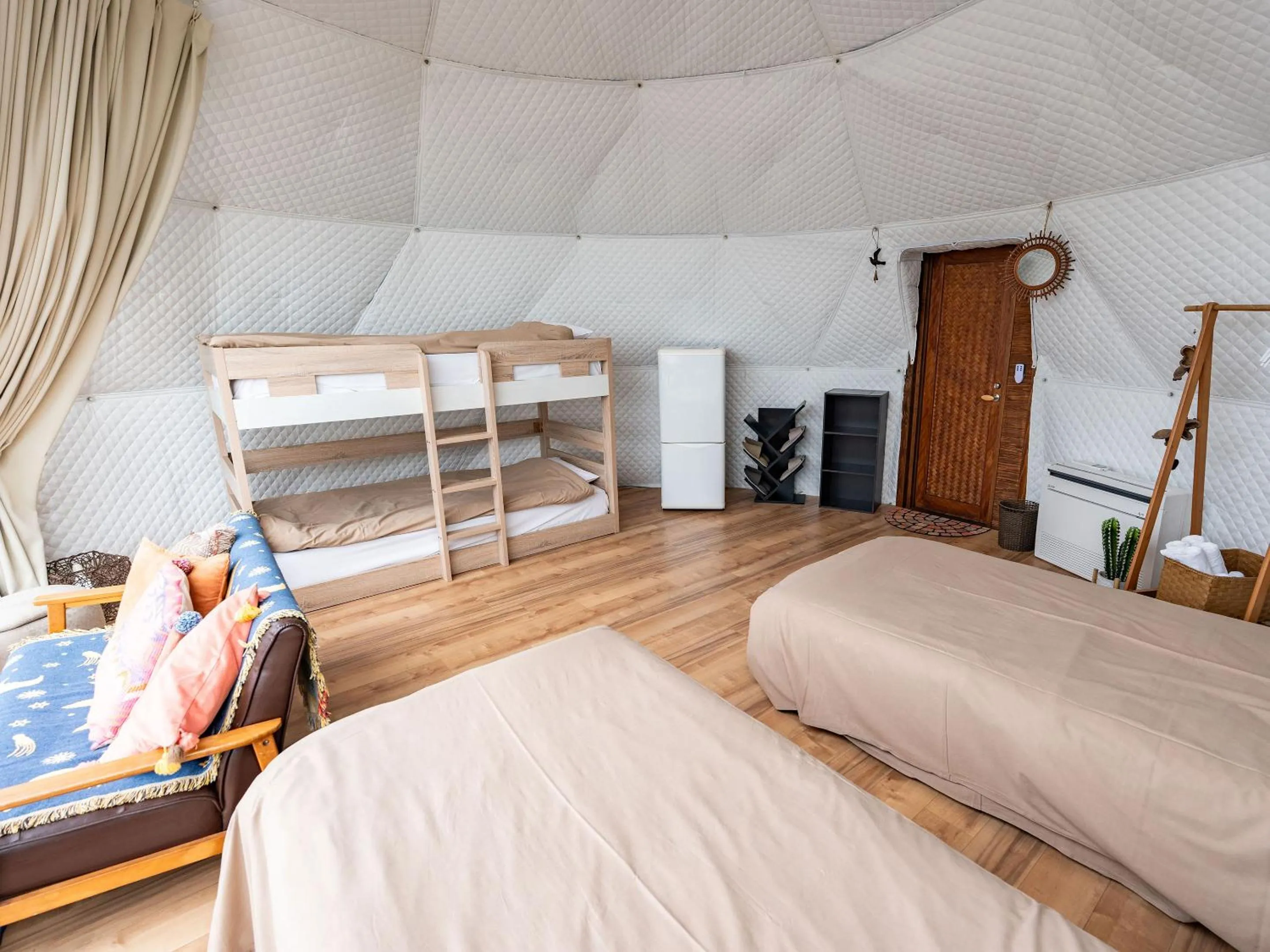 Bed in Calm Lanai Harbor