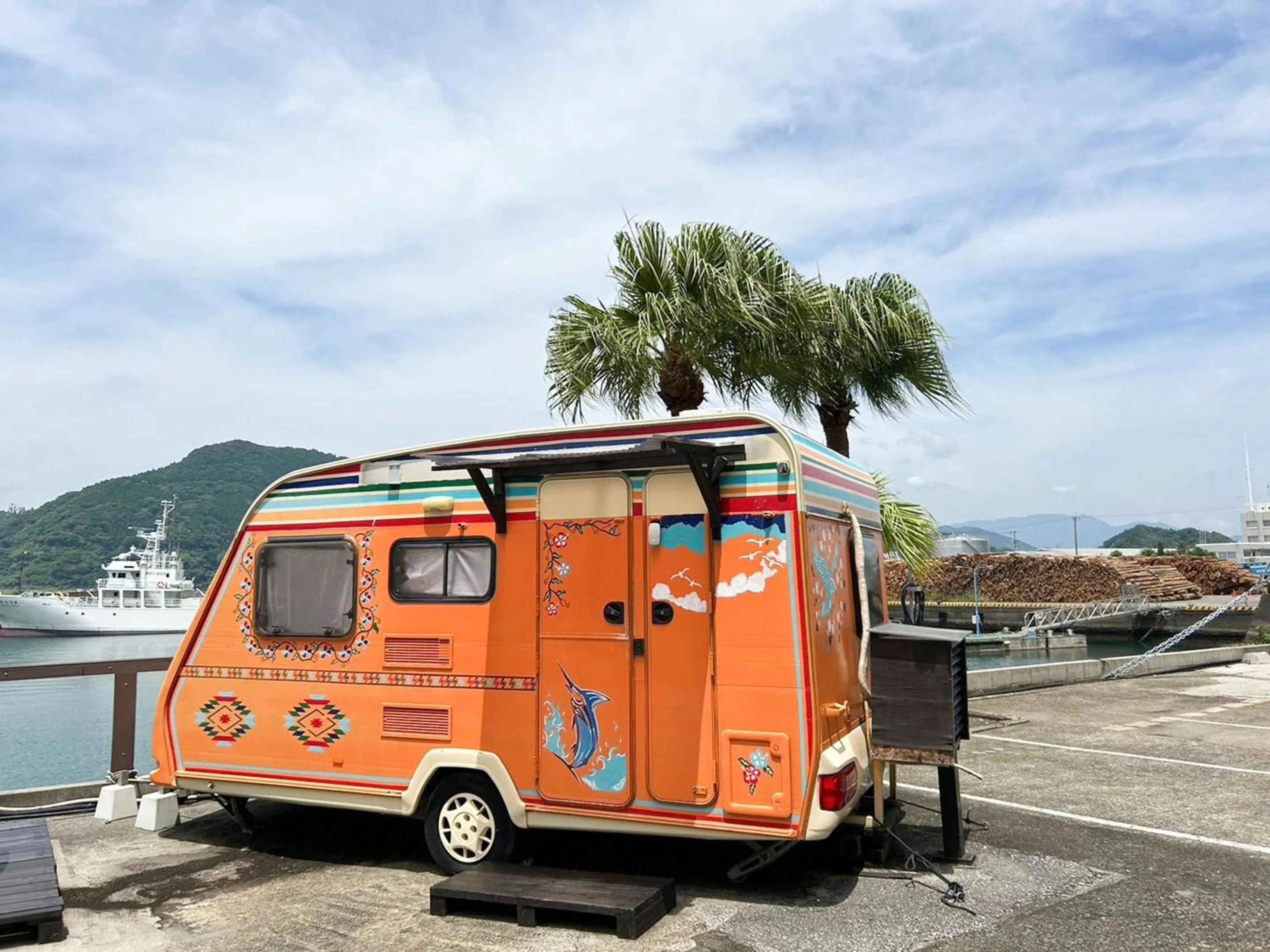 Property building in Calm Lanai Harbor