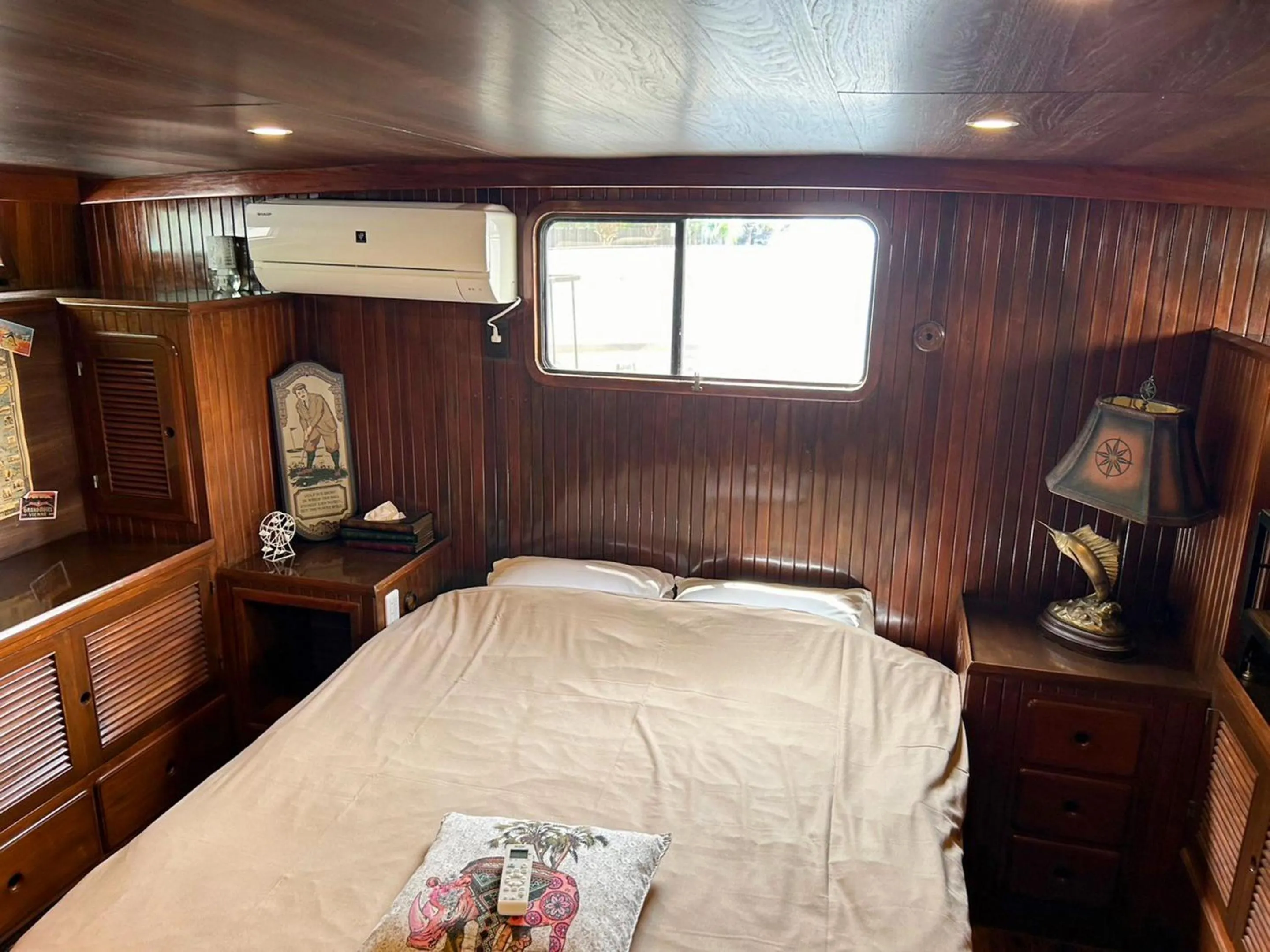 Bedroom, Bed in Calm Lanai Harbor