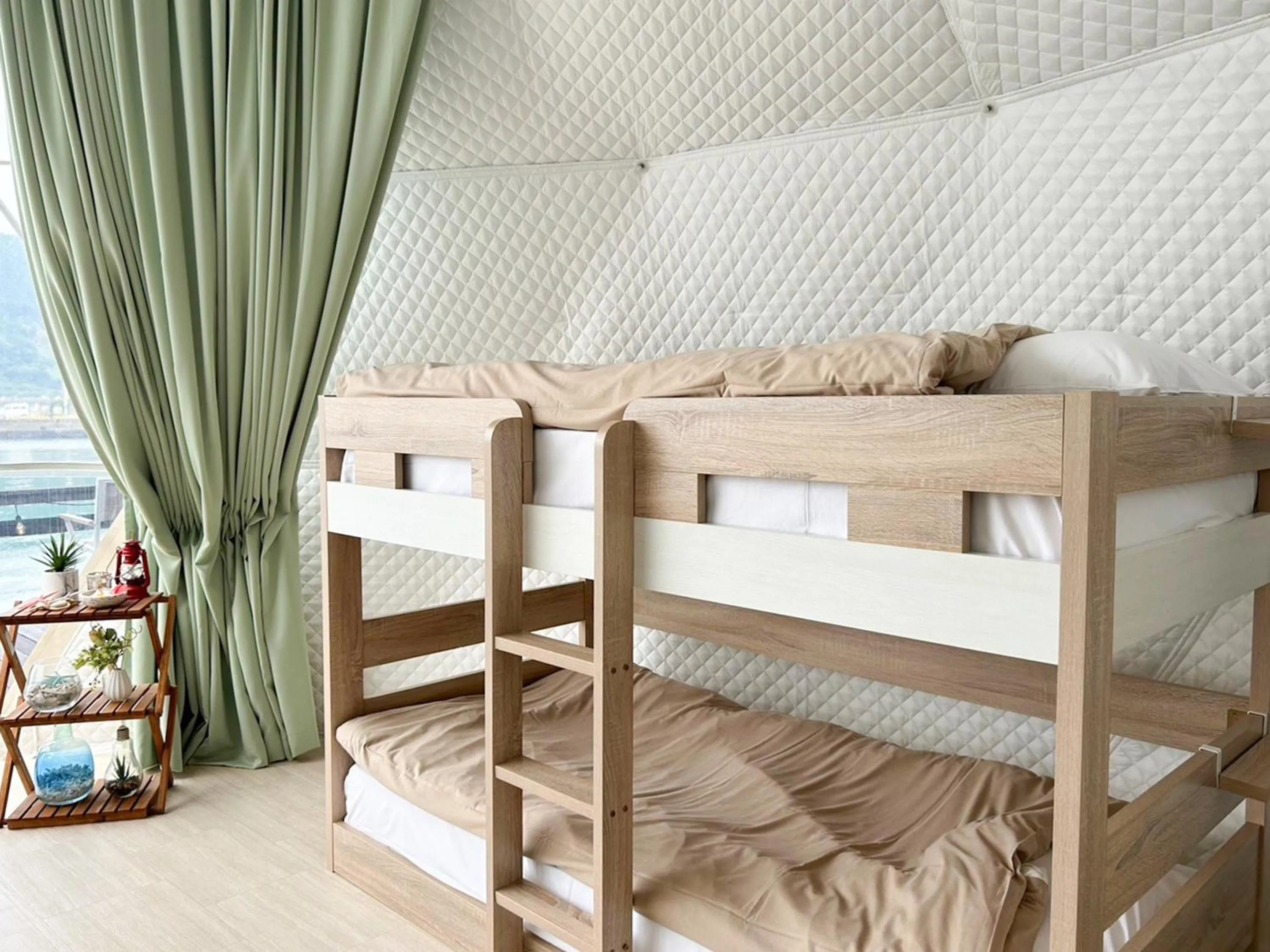 bunk bed, Bed in Calm Lanai Harbor