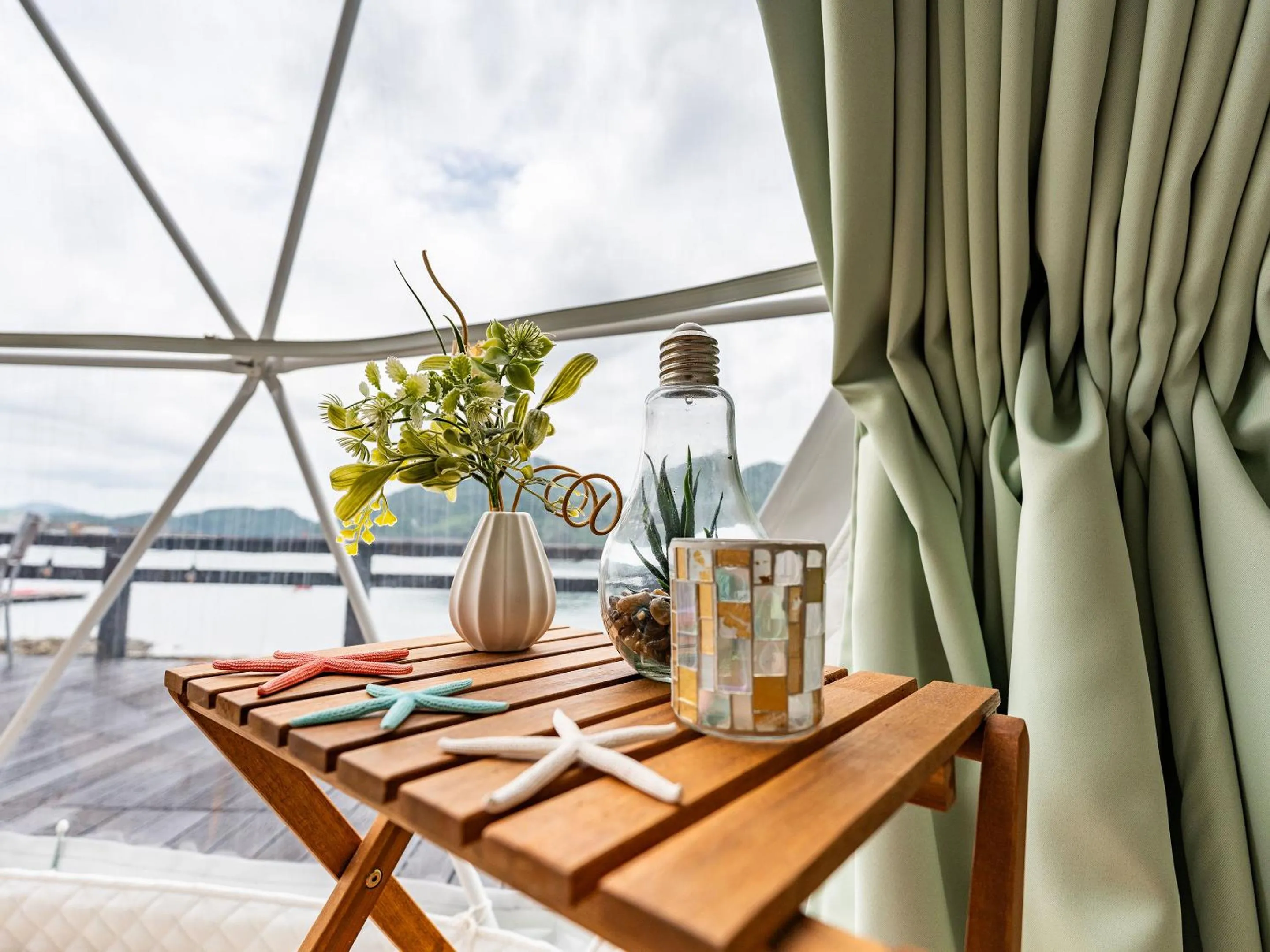 Photo of the whole room in Calm Lanai Harbor