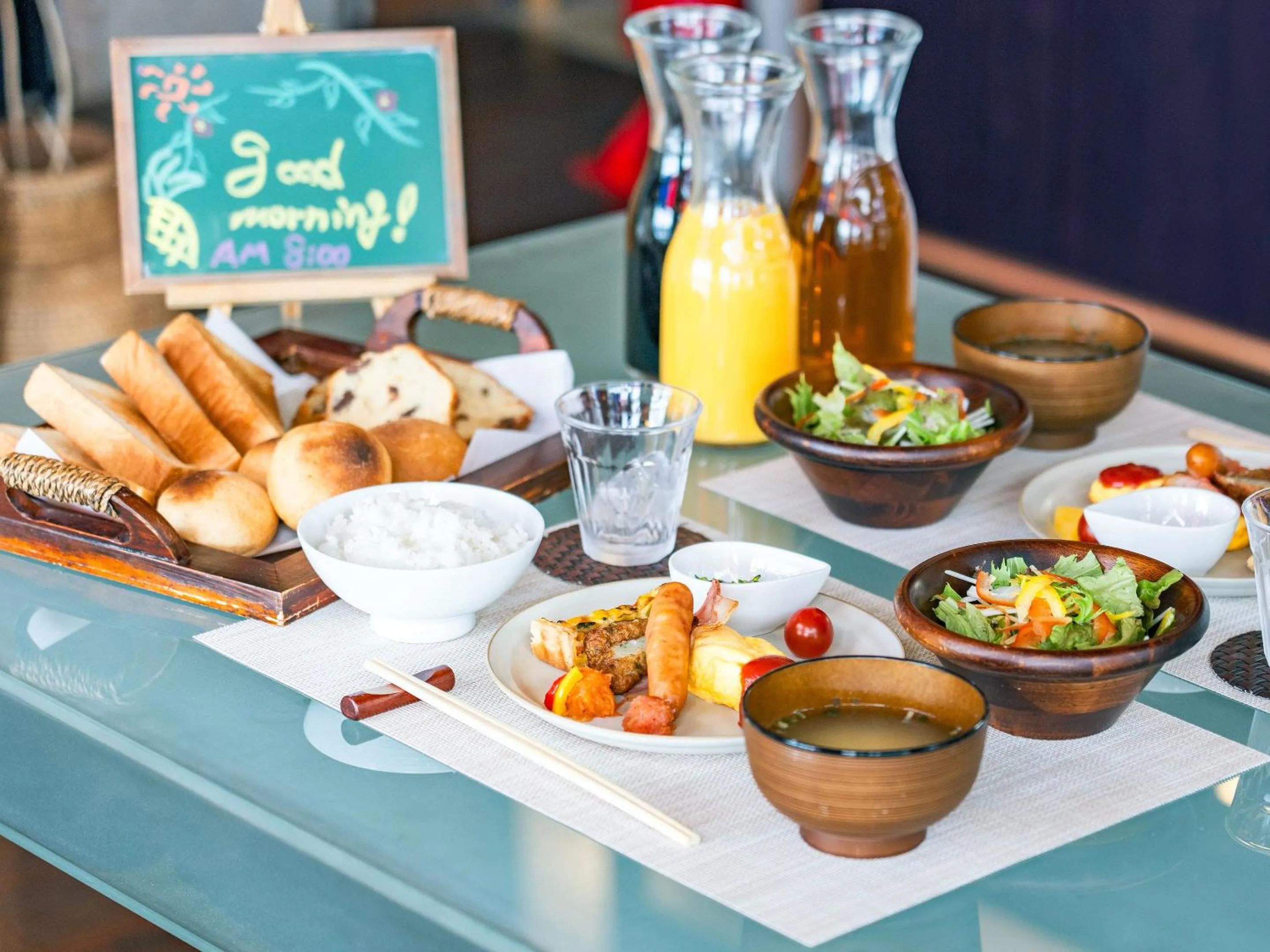 Breakfast in Calm Lanai Harbor