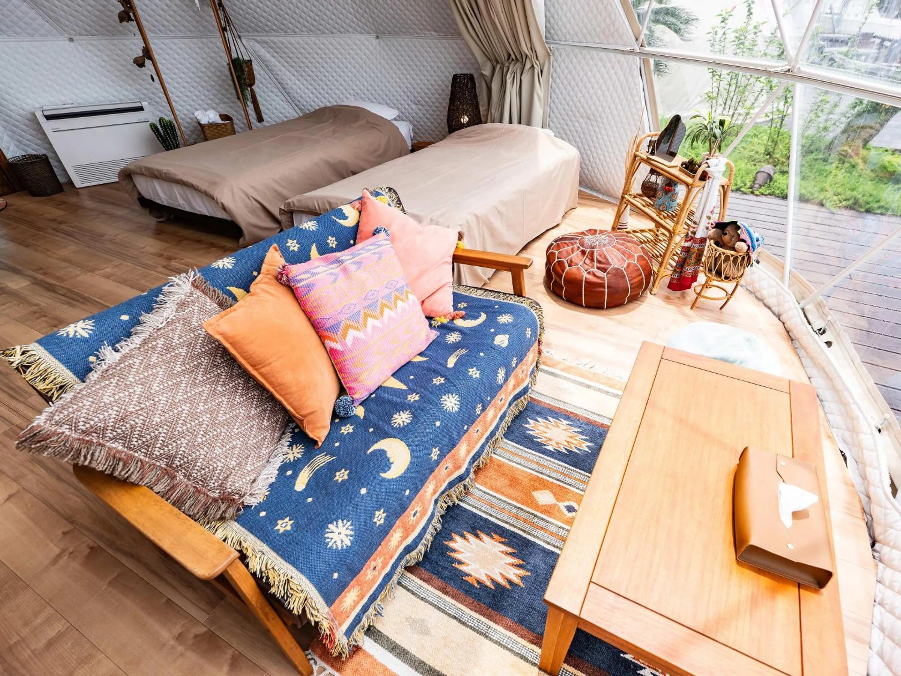 Living room in Calm Lanai Harbor