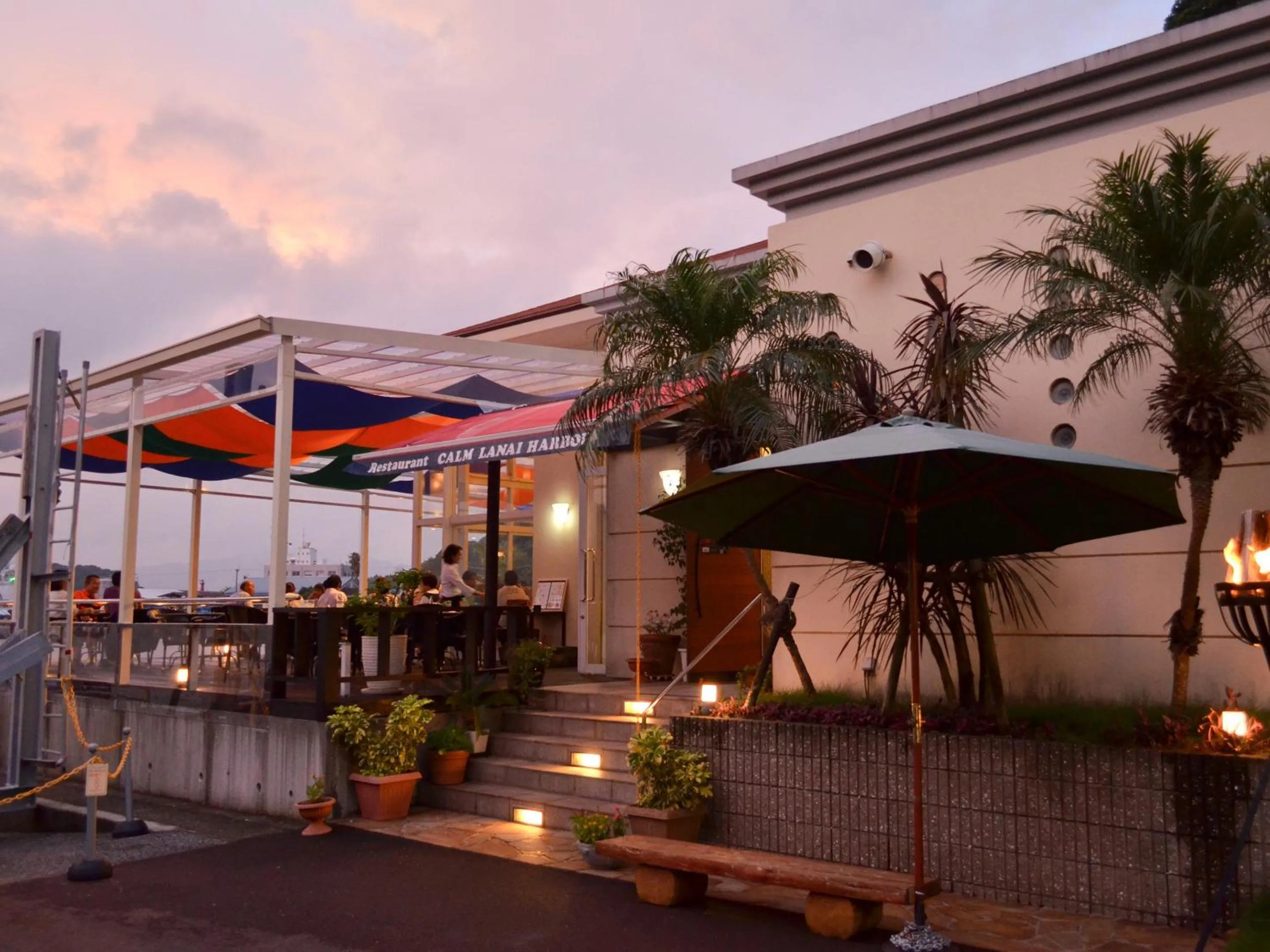 Restaurant/places to eat in Calm Lanai Harbor