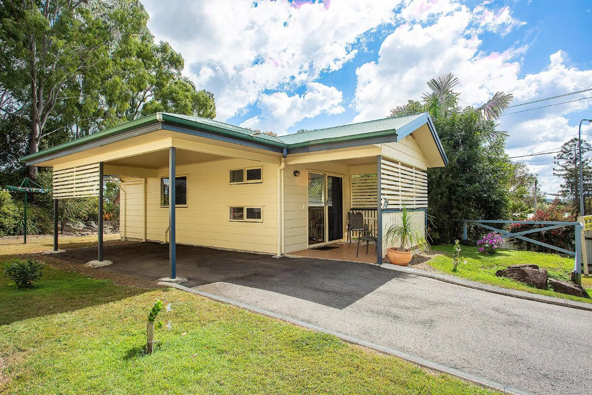 Patio in Tiaro Tourist Stopover