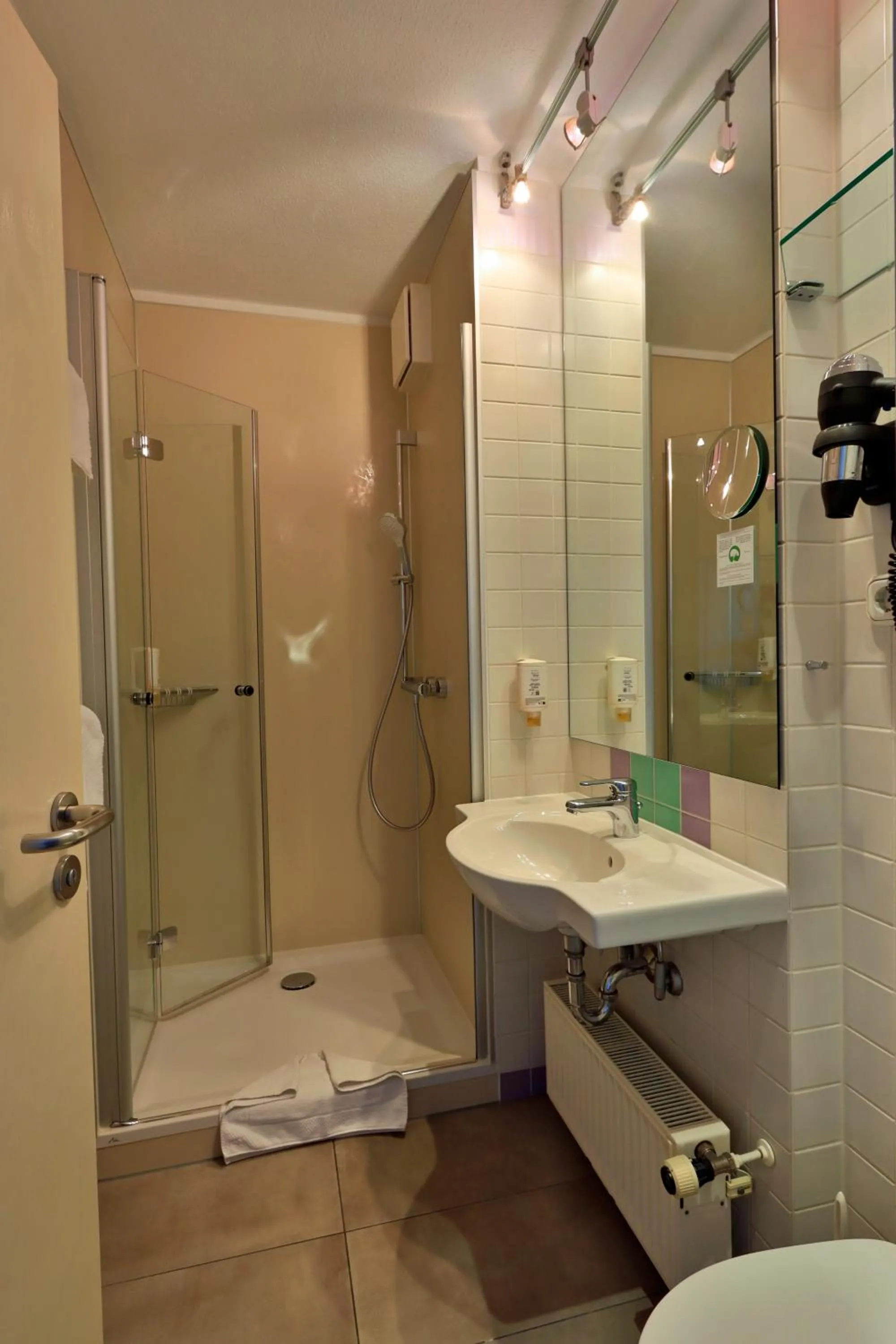 Bathroom in Hotel Am Terrassenufer