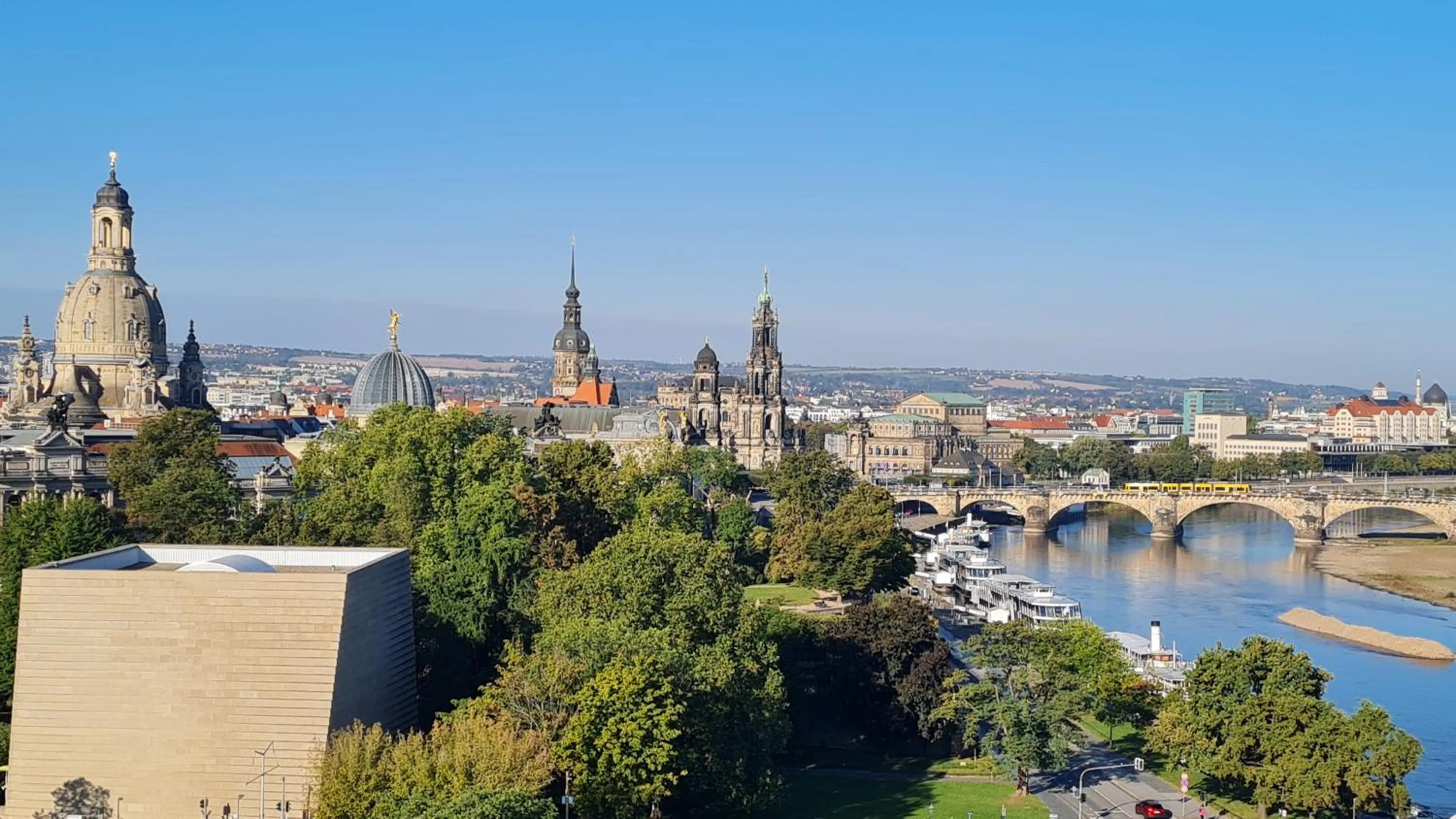City view in Hotel Am Terrassenufer