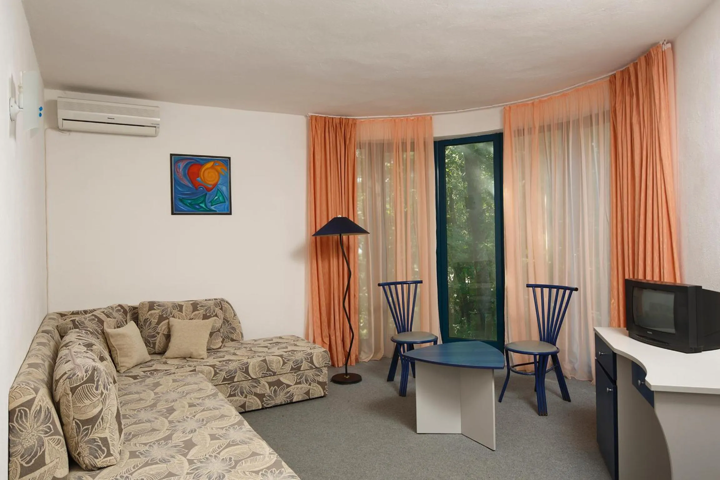 Living room in Elmar Hotel