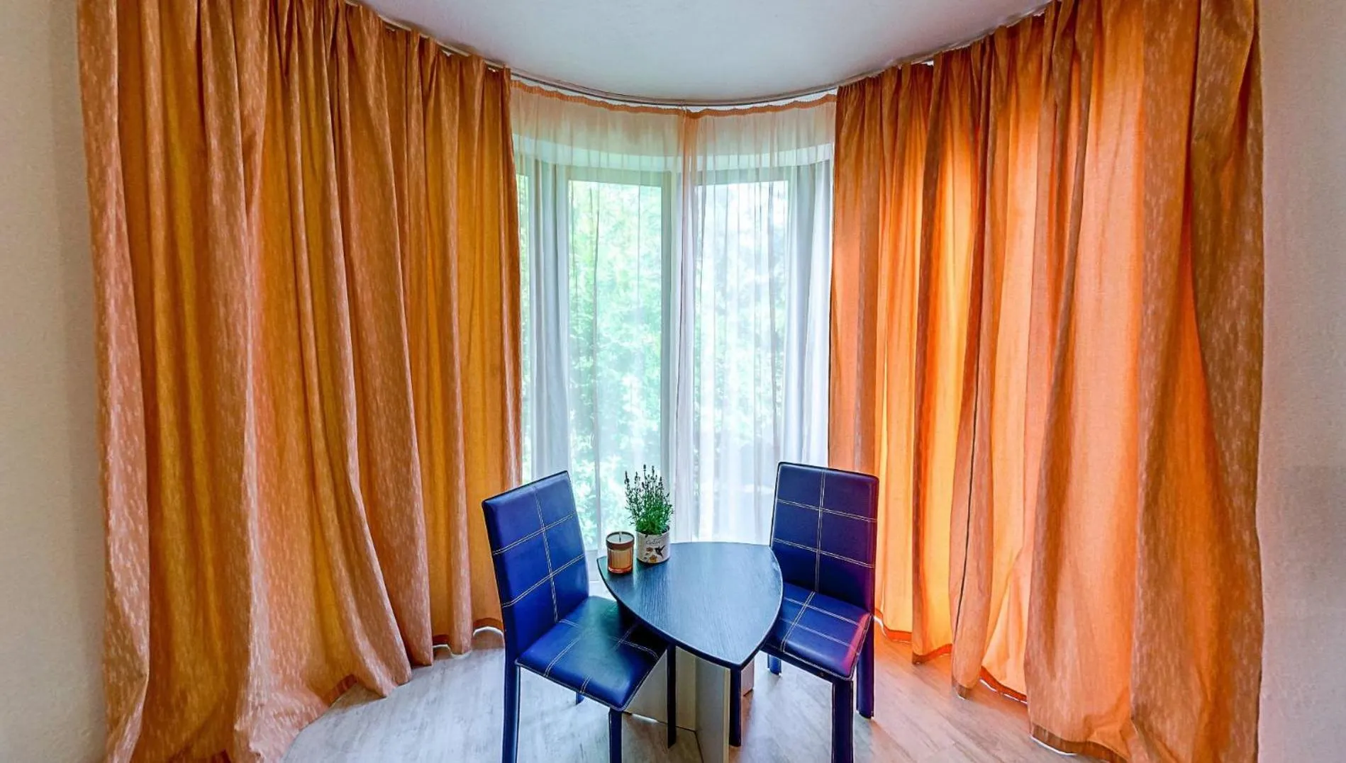 Living room in Elmar Hotel