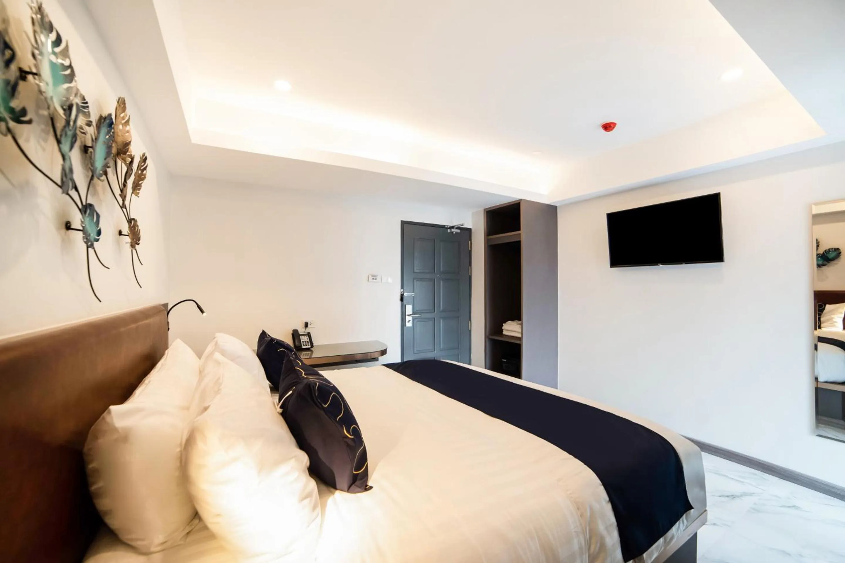 Bed in RoomQuest Sukhumvit36 BTS Thonglor