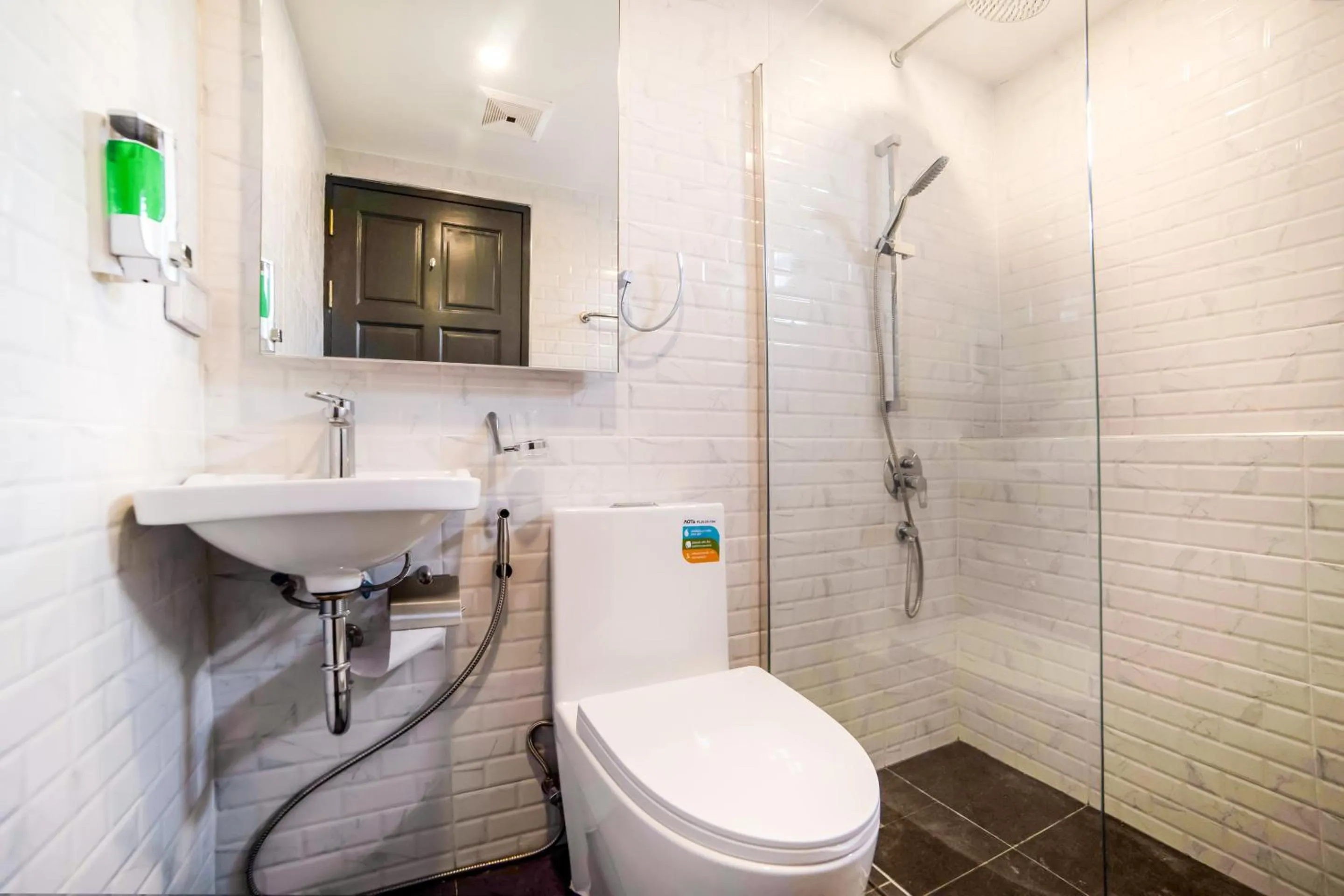 RoomQuest Sukhumvit36 BTS Thonglor