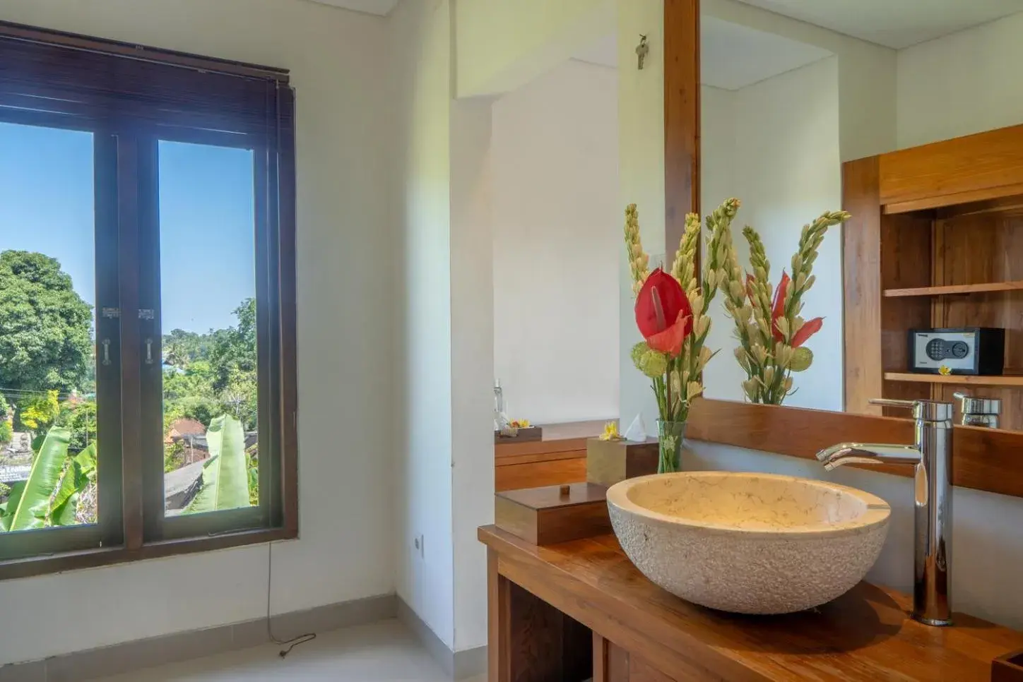 Deluxe Double Room with Balcony in Mahadana Ubud Deluxe Double Room with Balcony in Mahadana Ubud
