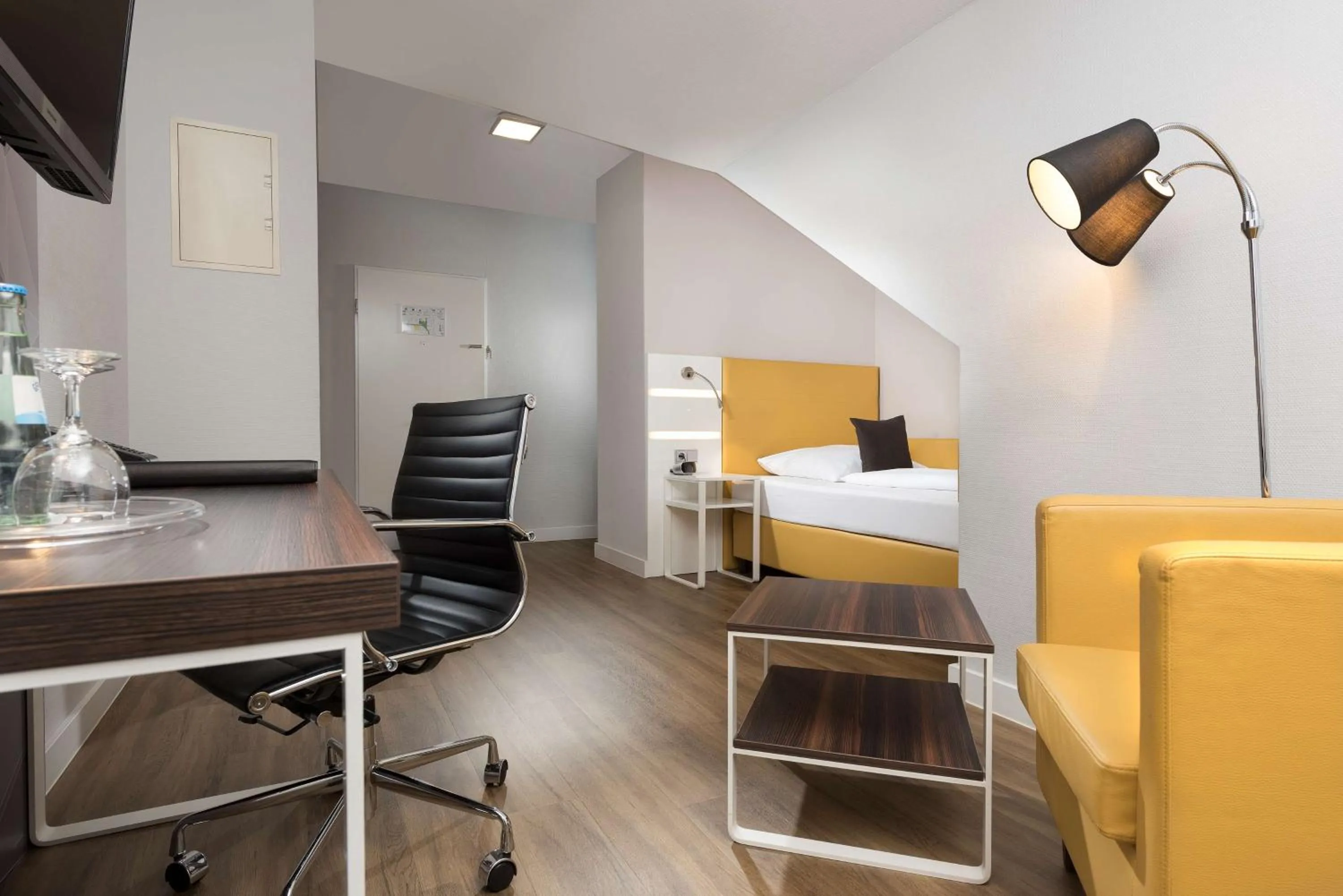 Photo of the whole room, Seating Area in Best Western Hotel Sindelfingen City