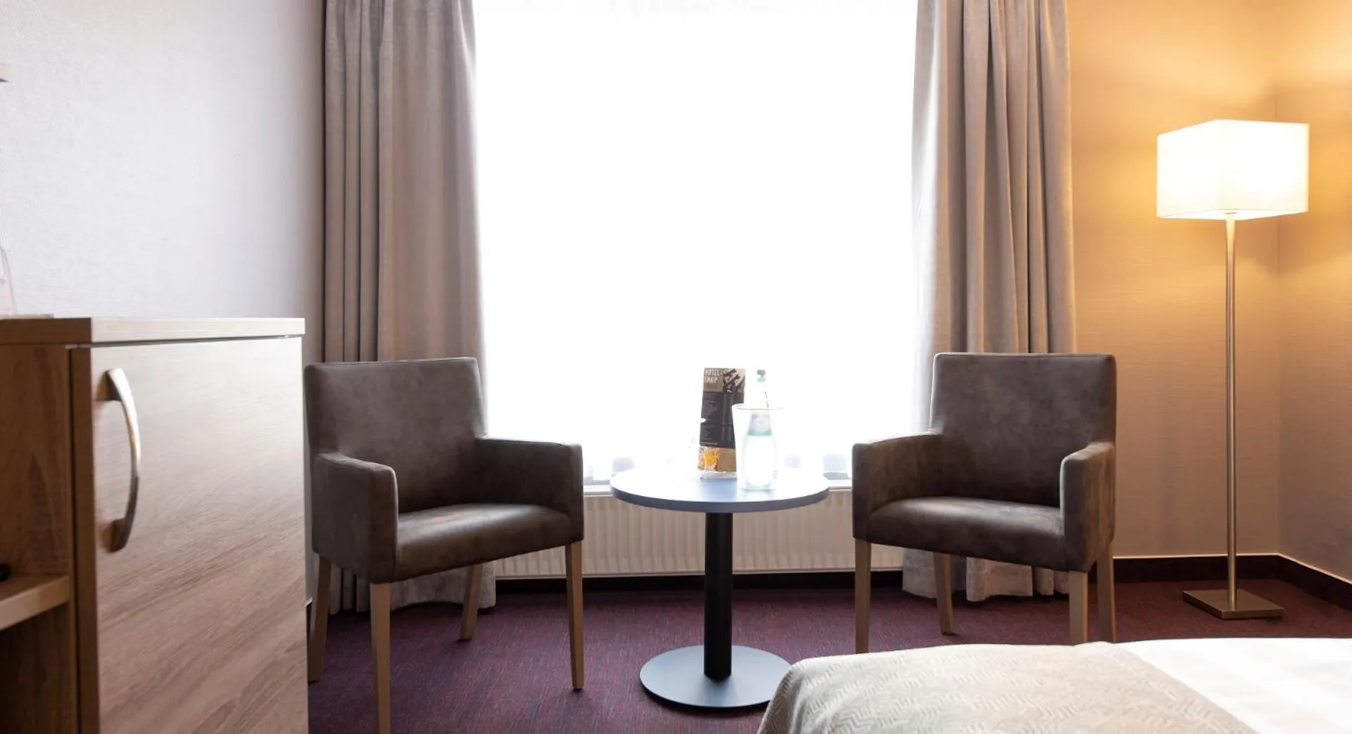 Seating area, Bed in Mercure Mainz City Center