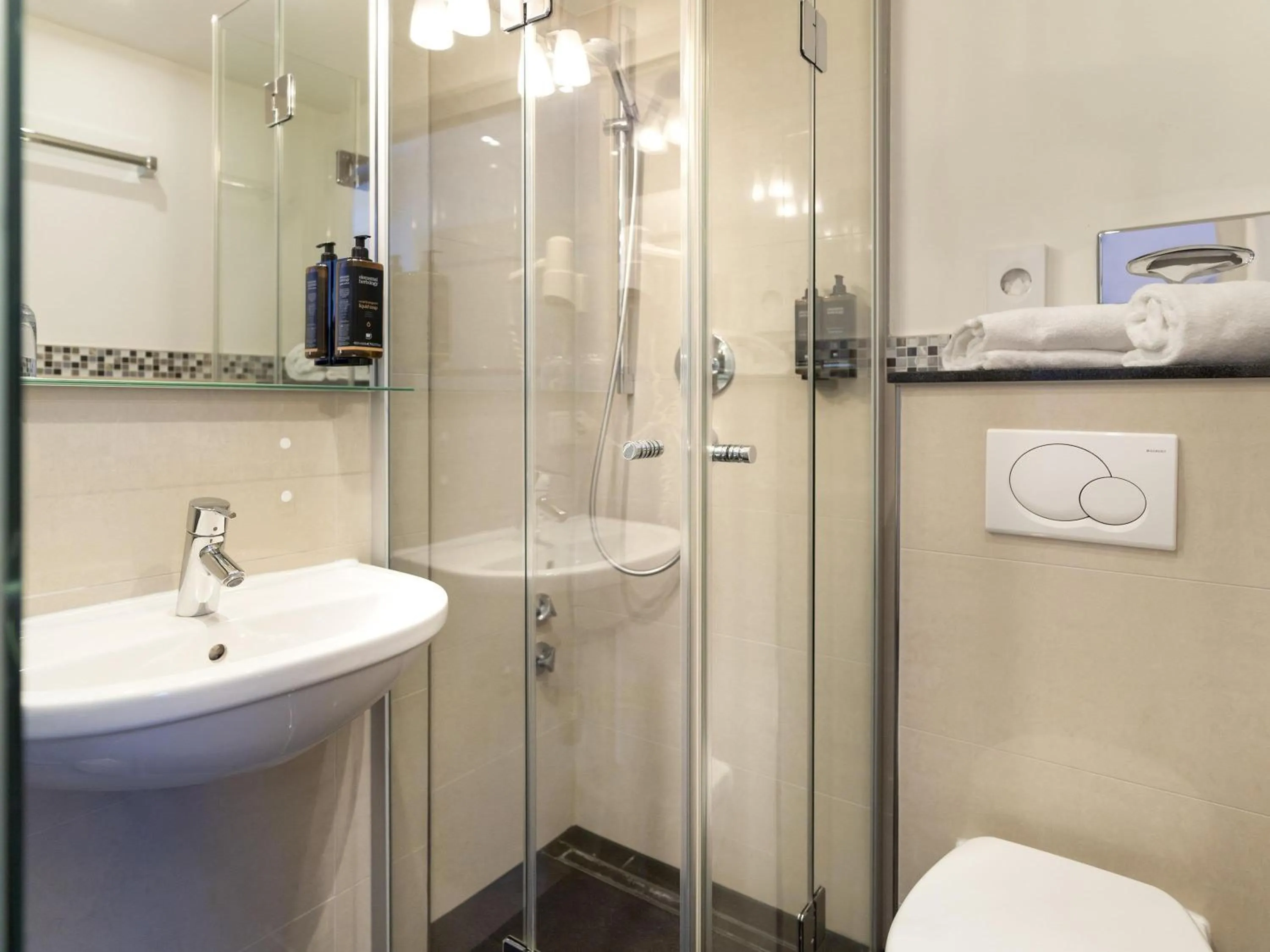 Bedroom in Mercure Mainz City Center