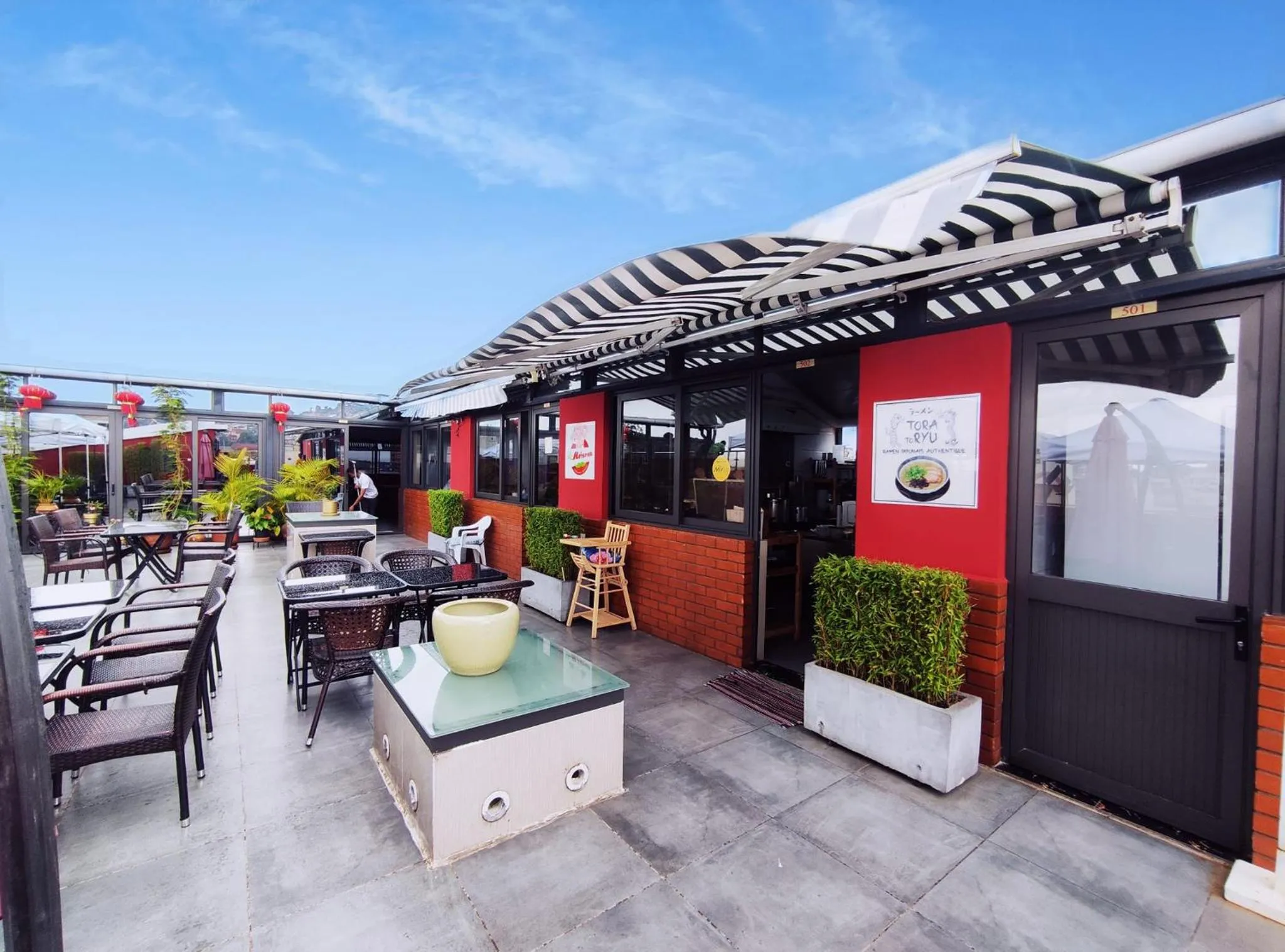 Restaurant/places to eat in Feima Hotel