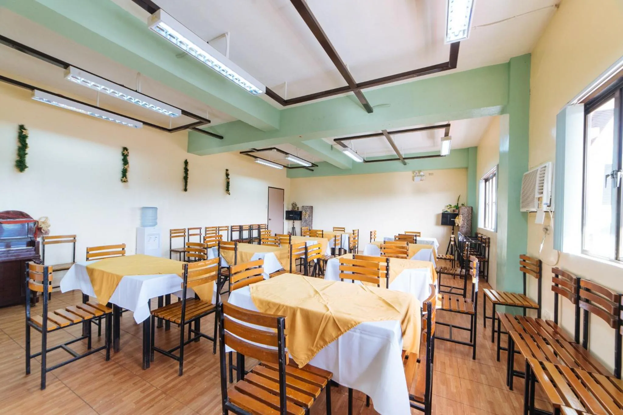 Restaurant/places to eat in RedDoorz @ Arimbay Legazpi City