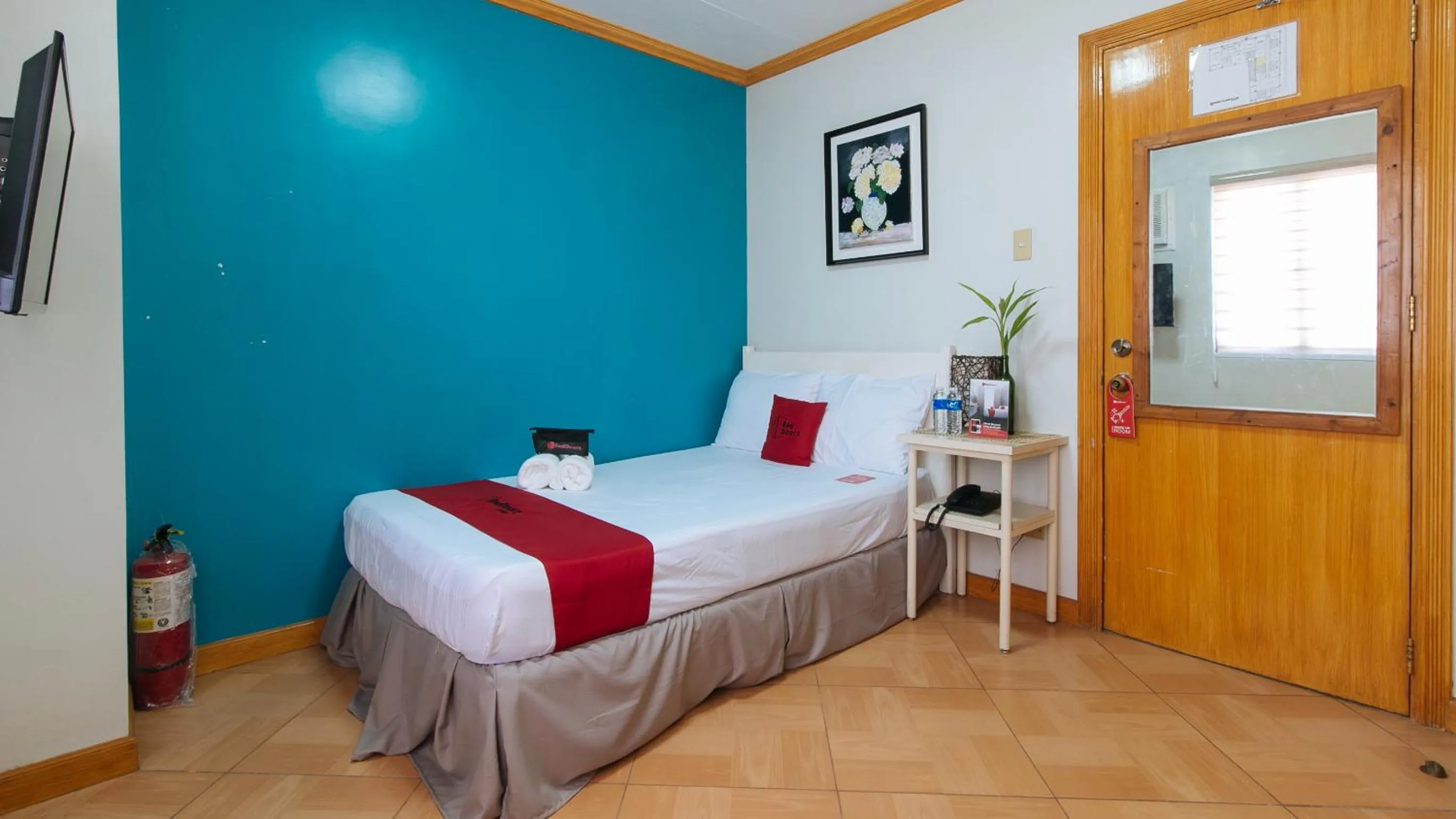 Bathroom, Bed in RedDoorz @ Arimbay Legazpi City