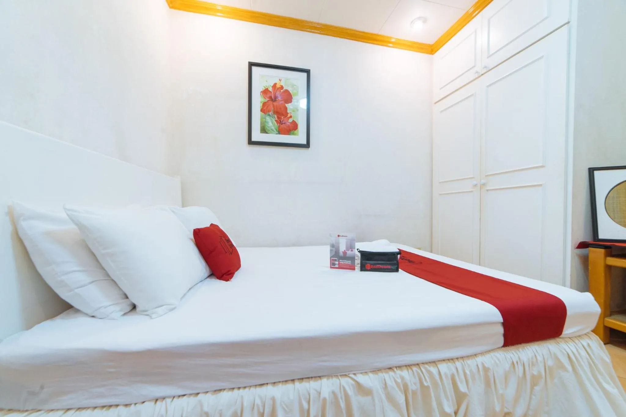 Photo of the whole room, Bed in RedDoorz @ Arimbay Legazpi City