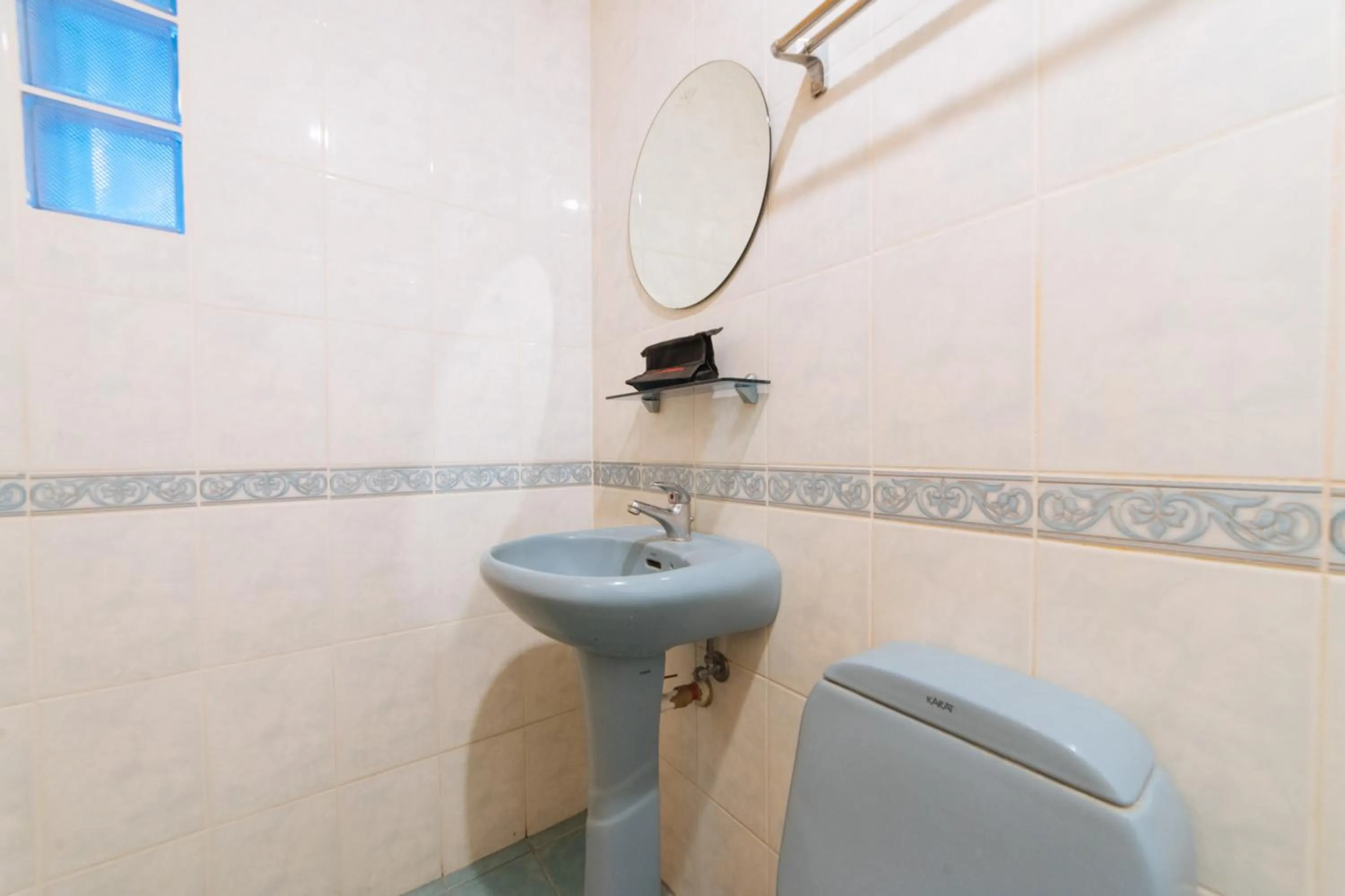 Bathroom in RedDoorz @ Arimbay Legazpi City