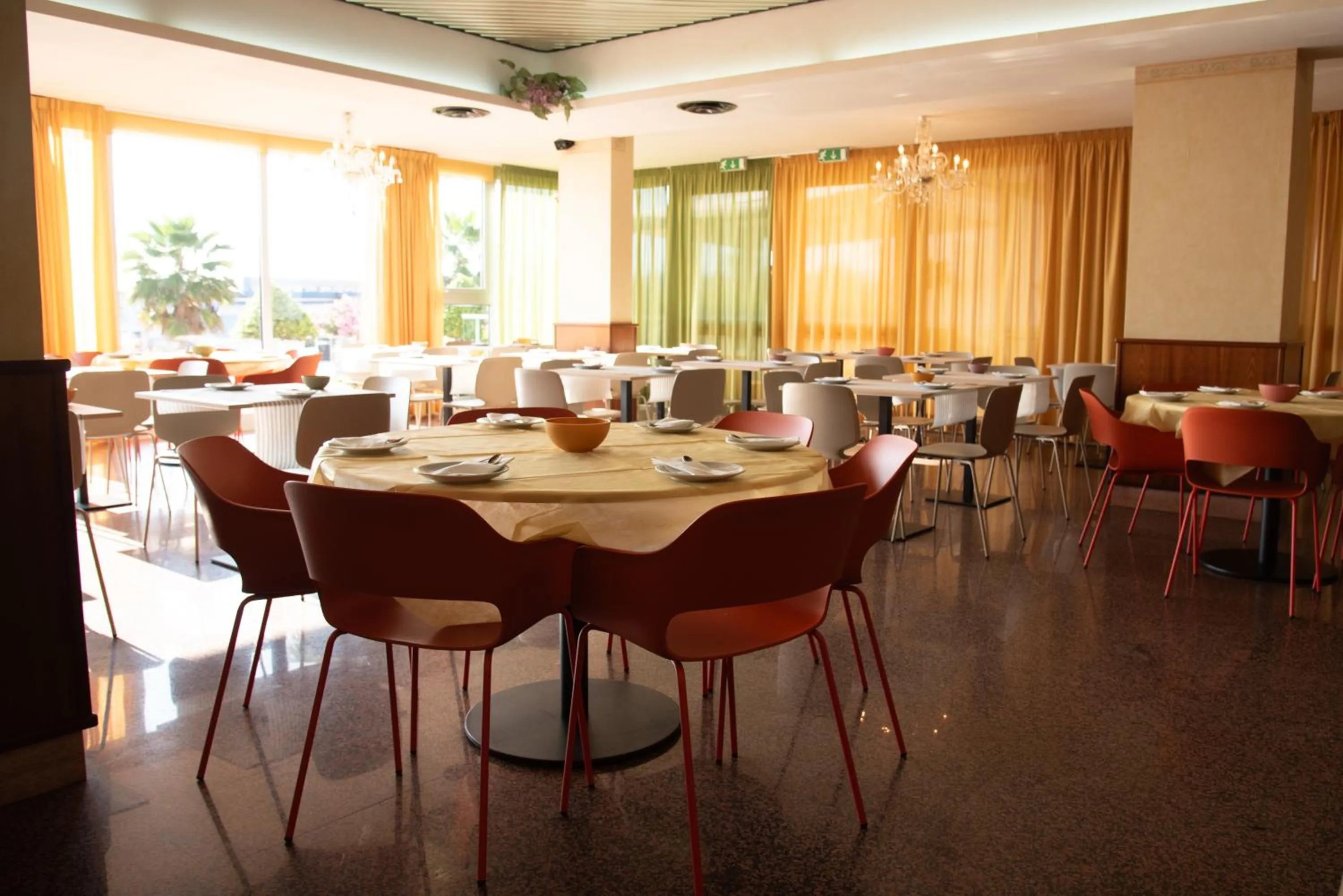 Restaurant/places to eat in Hotel Eden