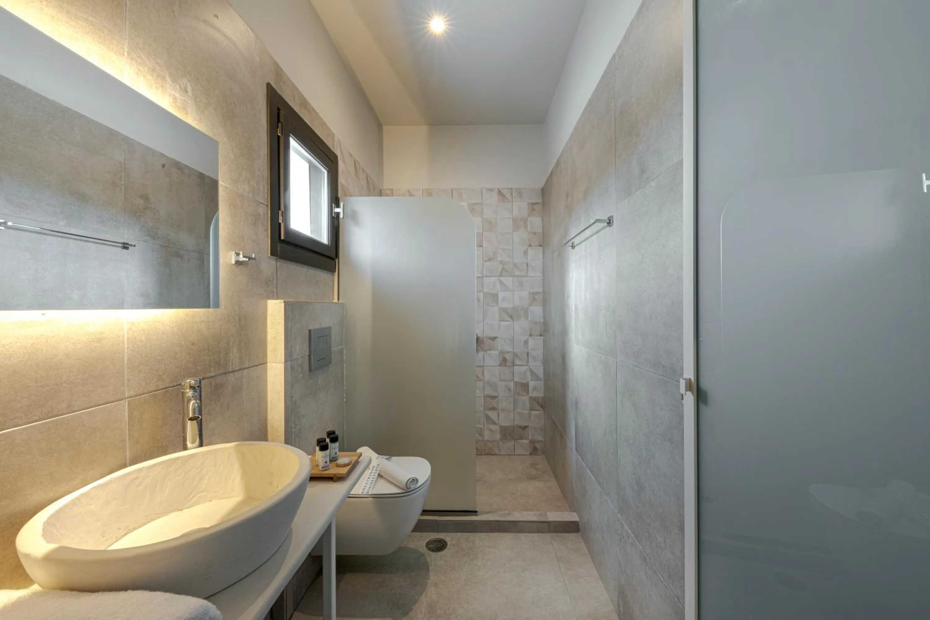 Bathroom in Pearl Inn Hotel by Pearl Hotel Collection