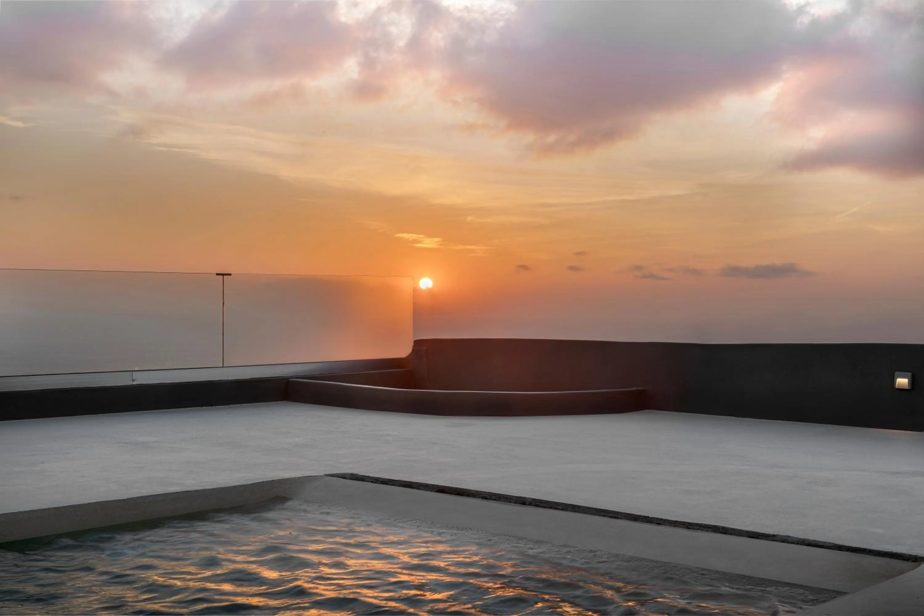 Swimming pool in Pearl Inn Hotel by Pearl Hotel Collection