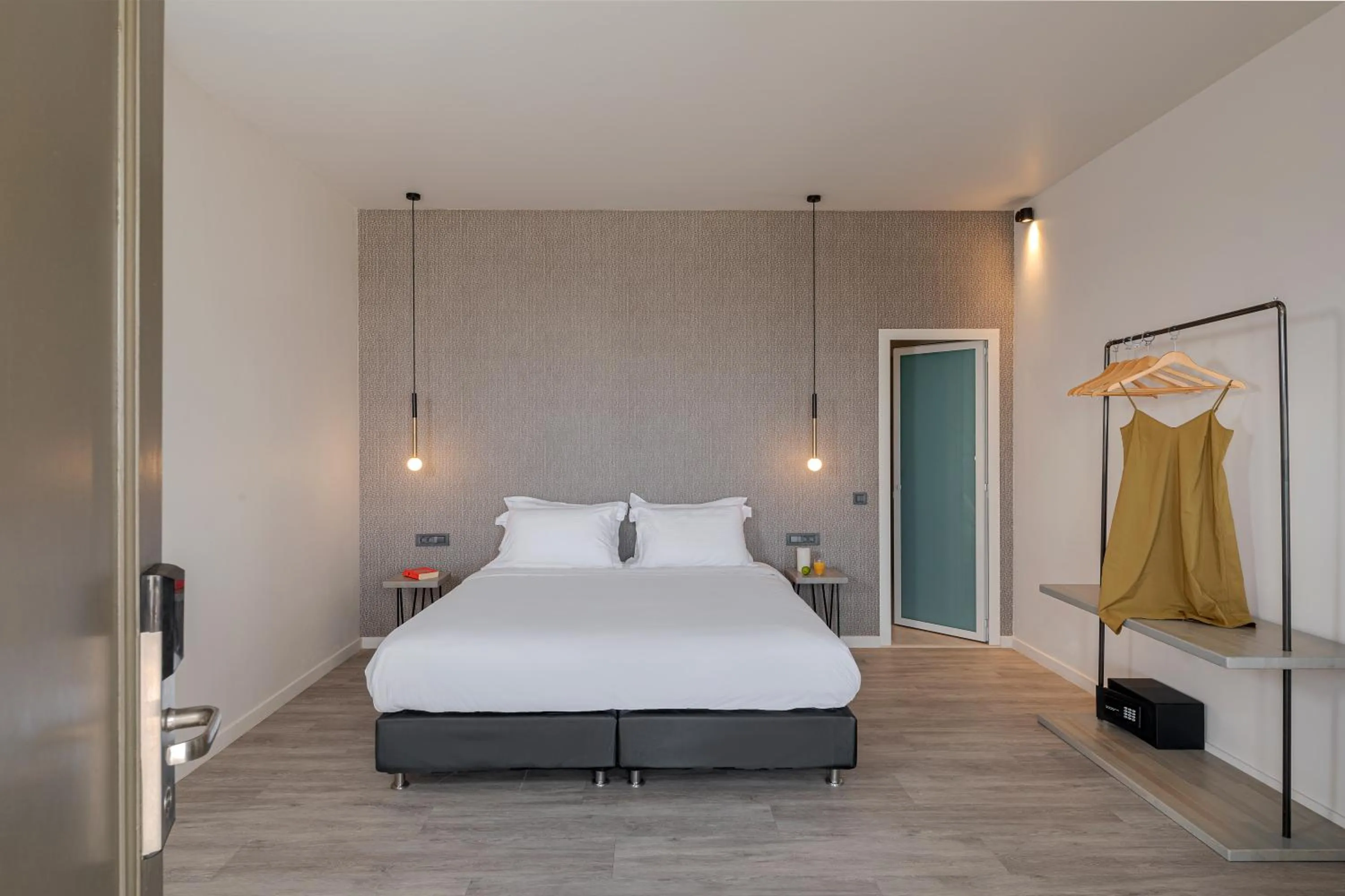 Bed in Pearl Inn Hotel by Pearl Hotel Collection