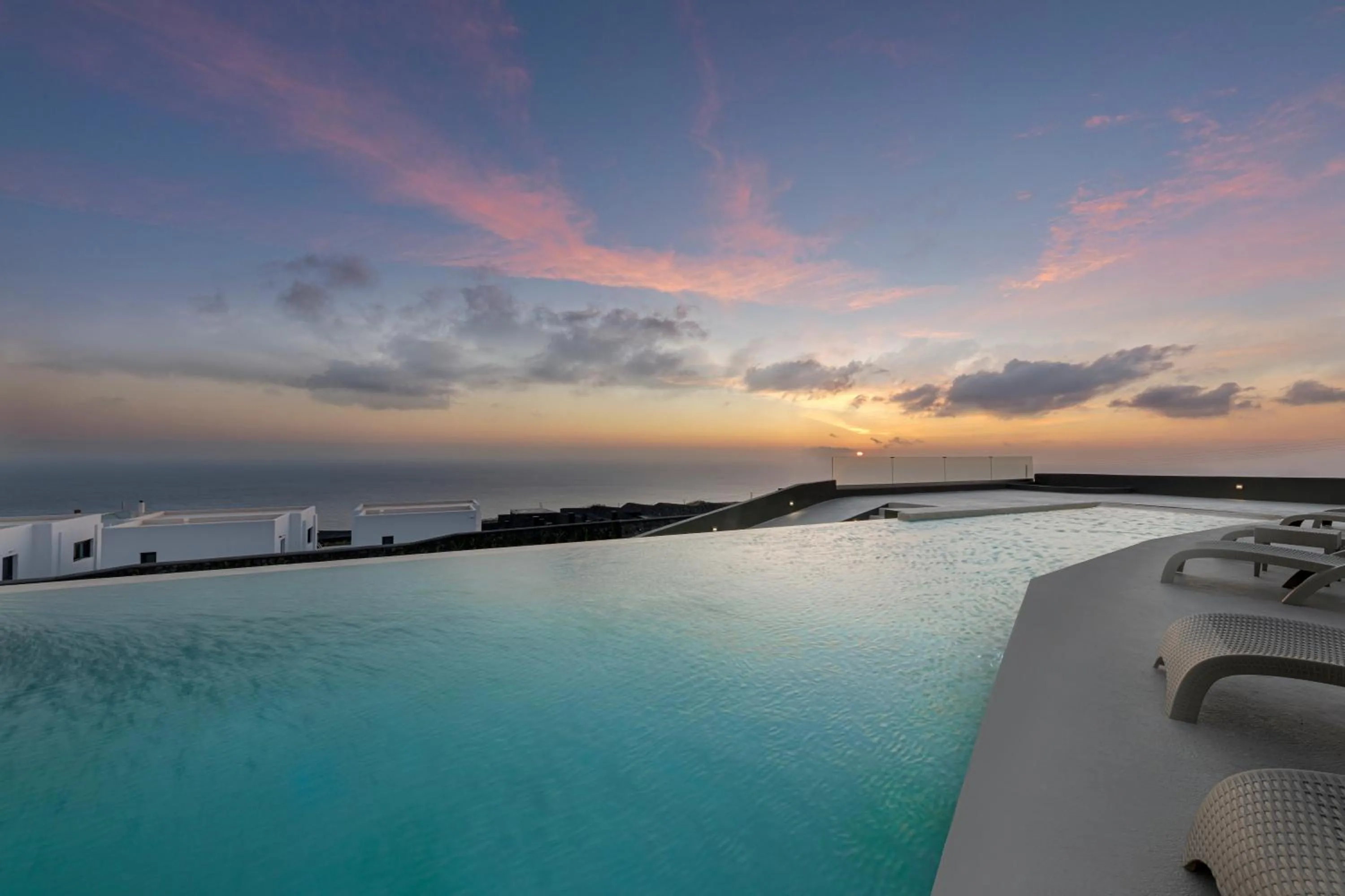 Swimming pool in Pearl Inn Hotel by Pearl Hotel Collection