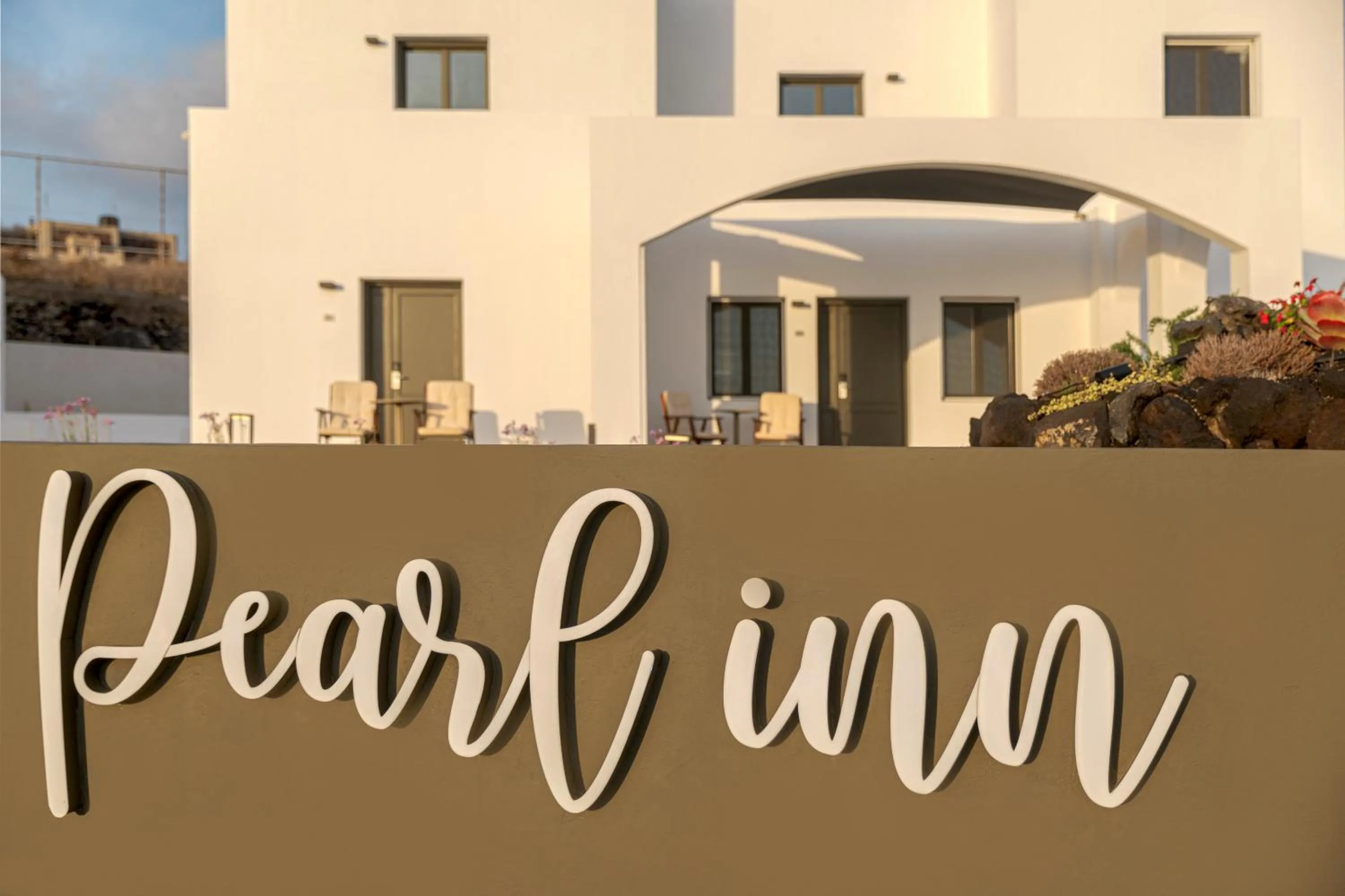 Property logo or sign in Pearl Inn Hotel by Pearl Hotel Collection