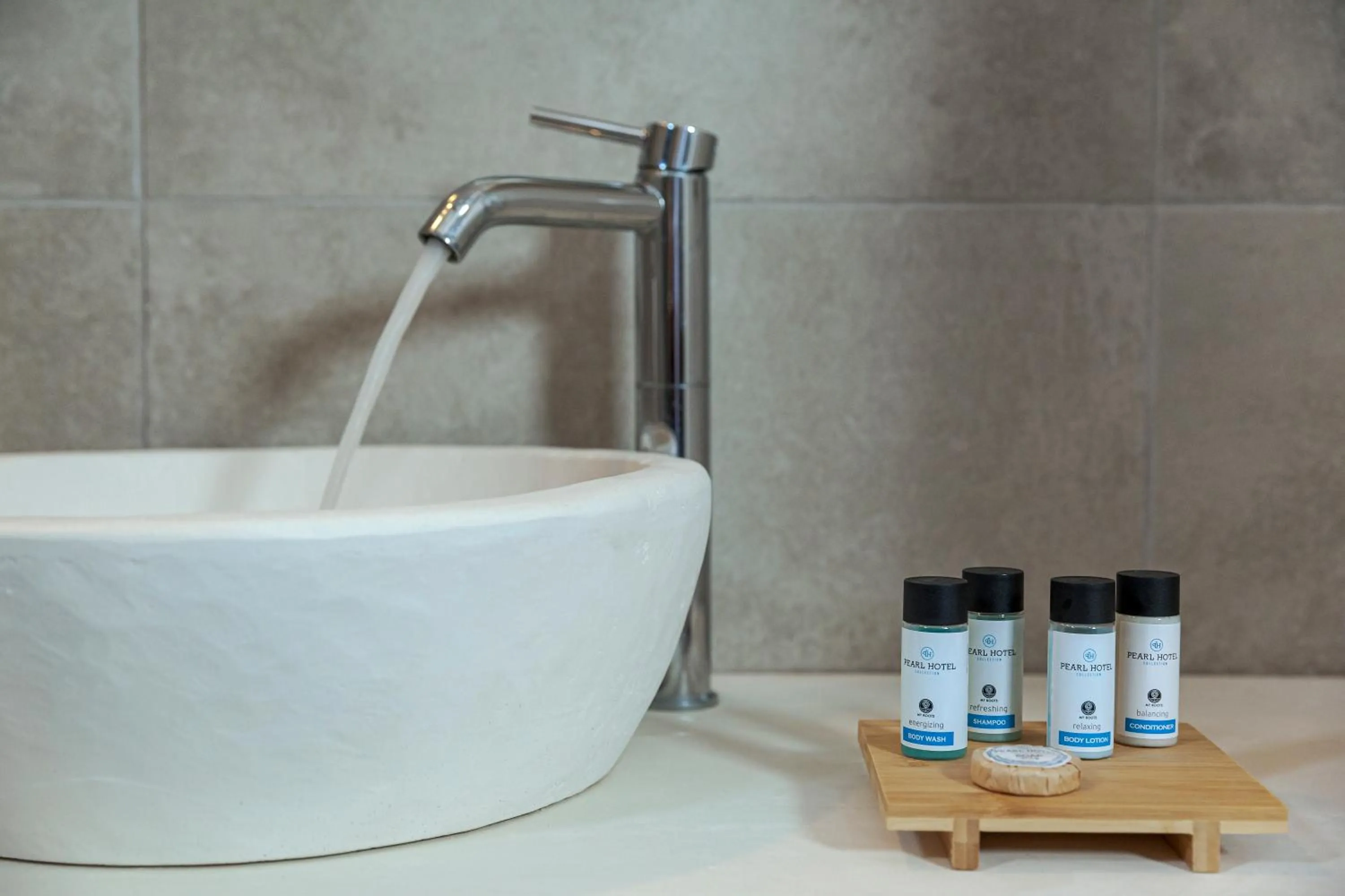 Bathroom in Pearl Inn Hotel by Pearl Hotel Collection