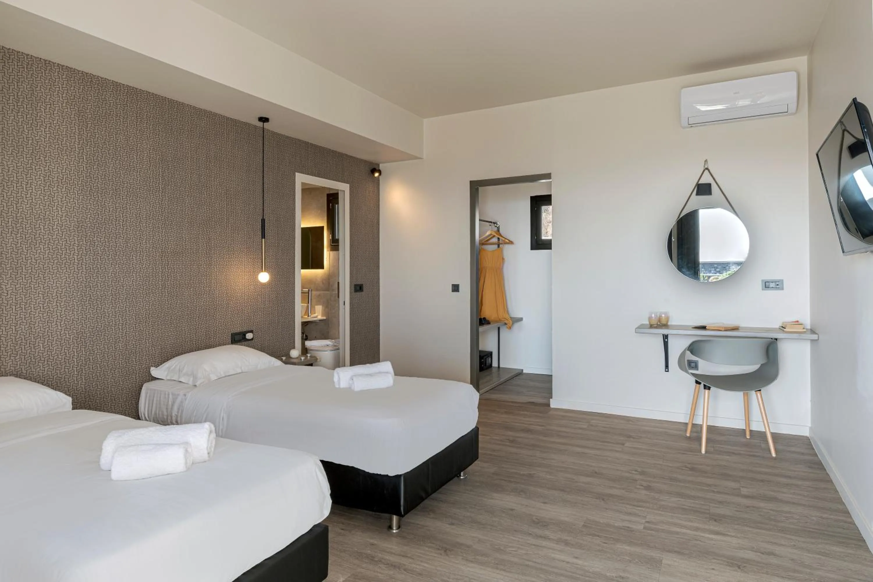 Photo of the whole room, Bed in Pearl Inn Hotel by Pearl Hotel Collection