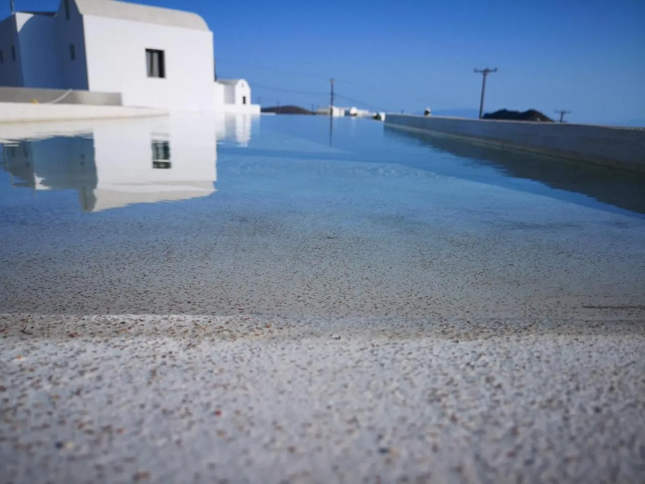 Swimming pool in Pearl Inn Hotel by Pearl Hotel Collection