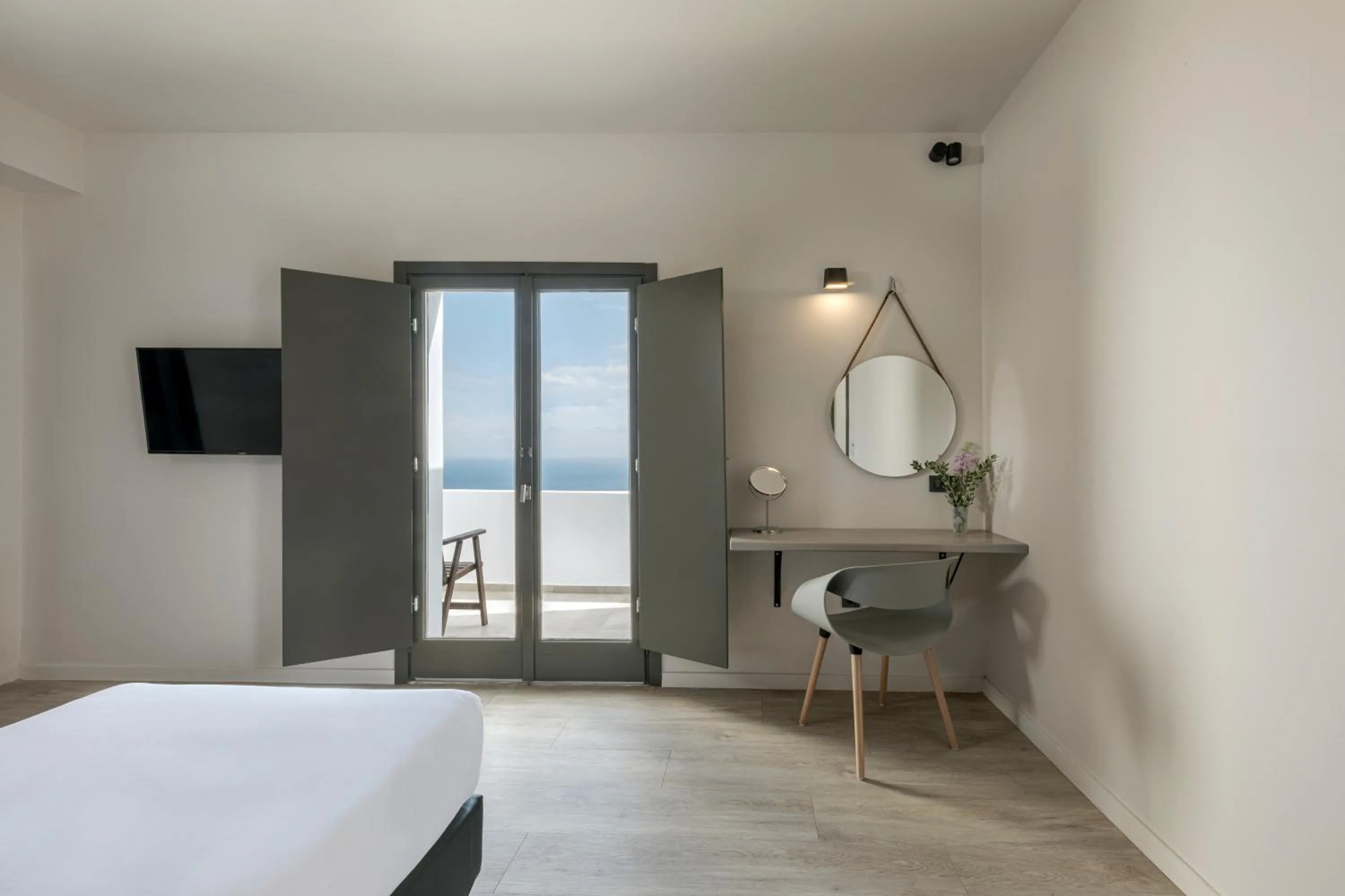 Photo of the whole room, Bed in Pearl Inn Hotel by Pearl Hotel Collection