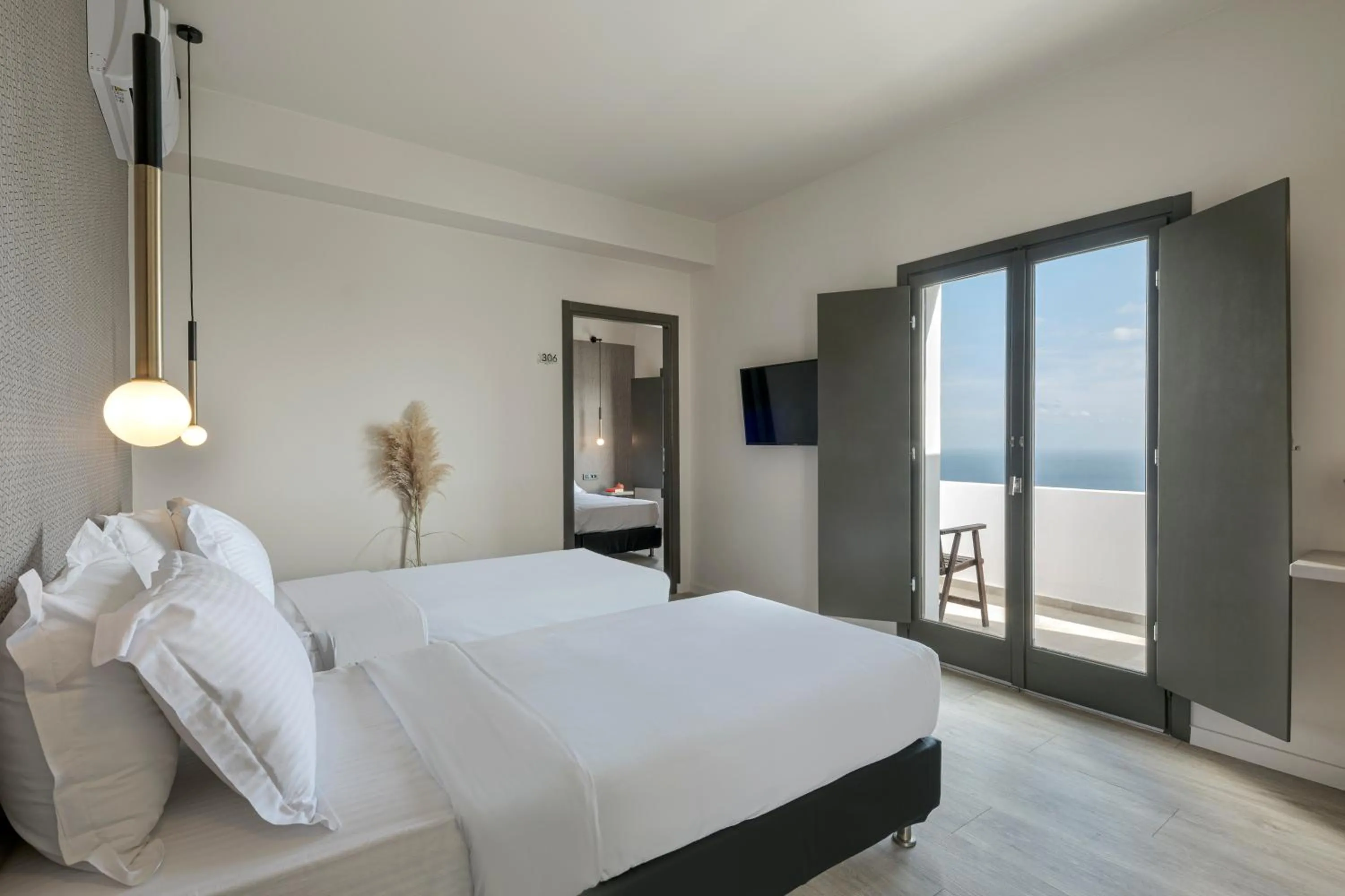 Bed in Pearl Inn Hotel by Pearl Hotel Collection