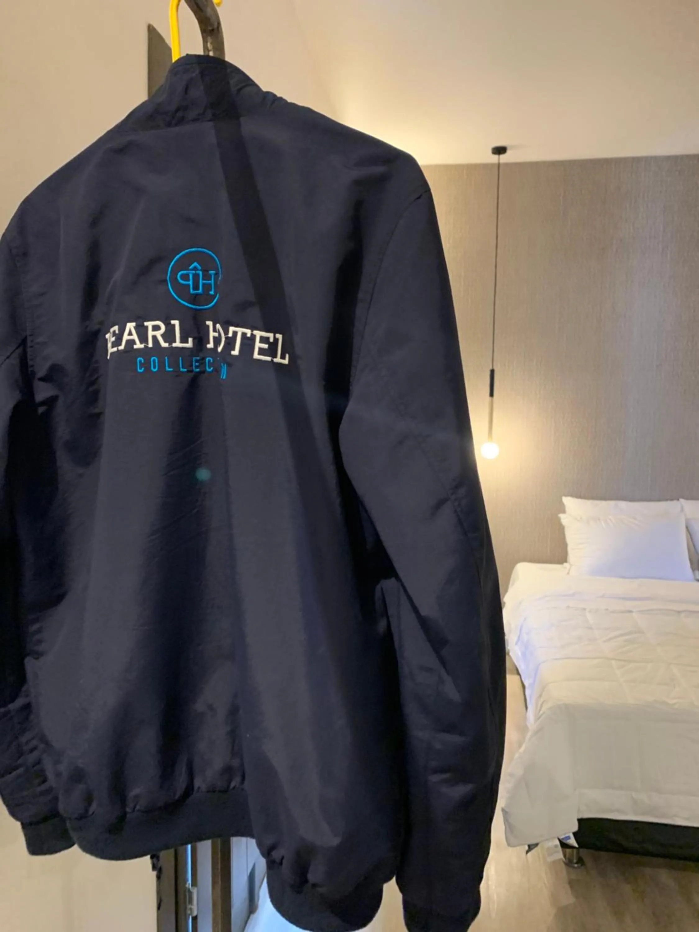 Property logo or sign, Bed in Pearl Inn Hotel by Pearl Hotel Collection