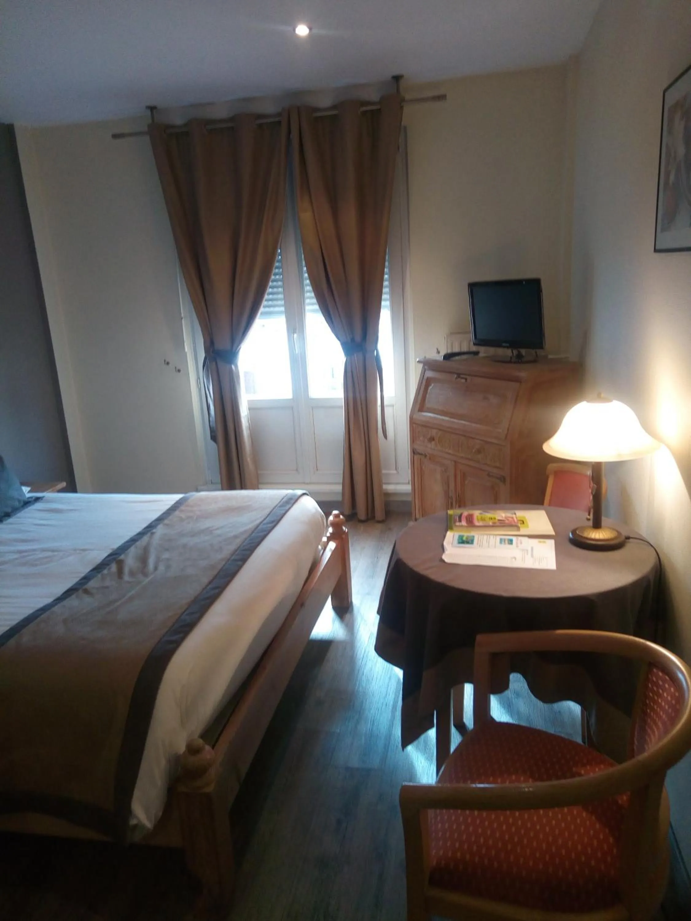 Bed in Hôtel Restaurant Le Bristol