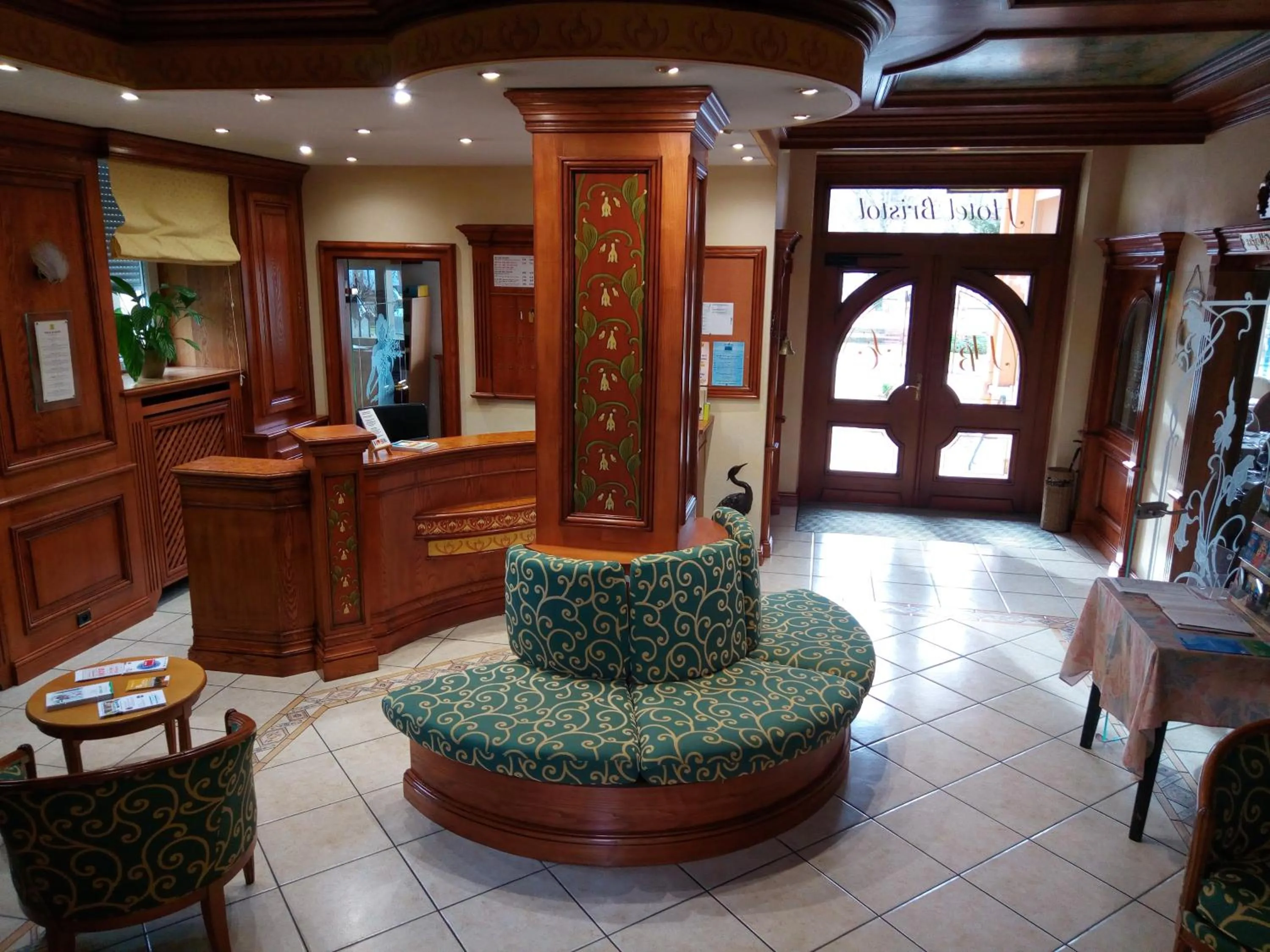 Lobby or reception in Hôtel Restaurant Le Bristol