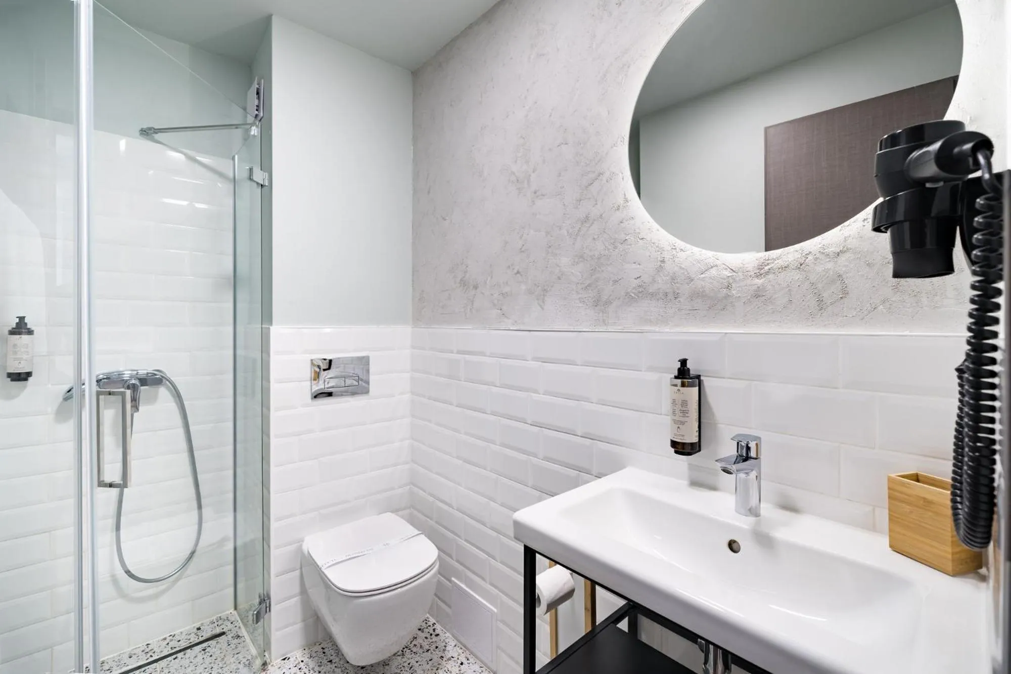 Bathroom in Graffiti Hotel