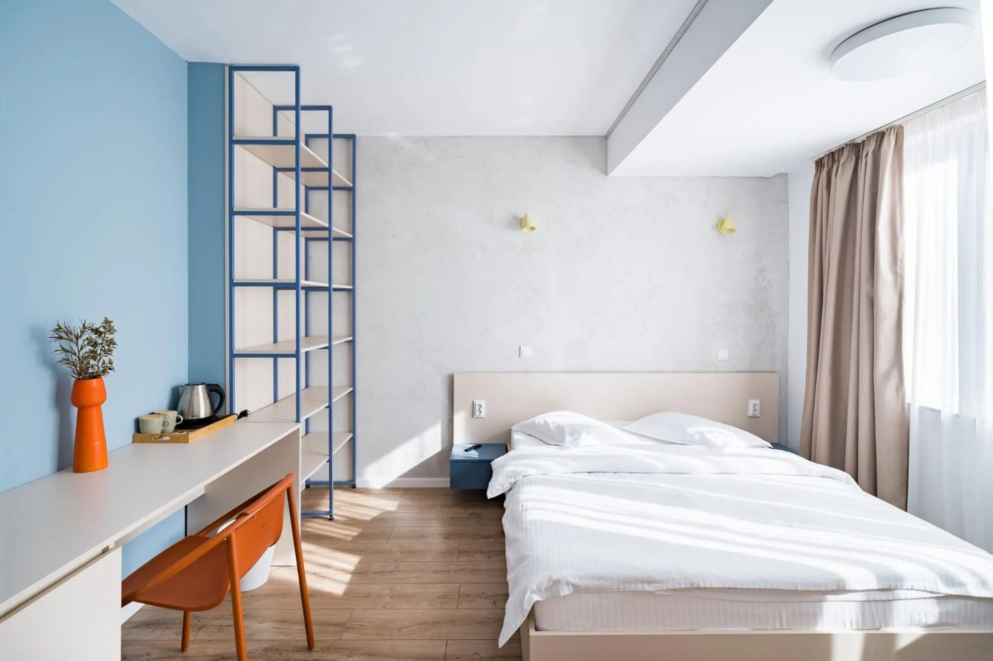 Photo of the whole room, Bed in Graffiti Hotel