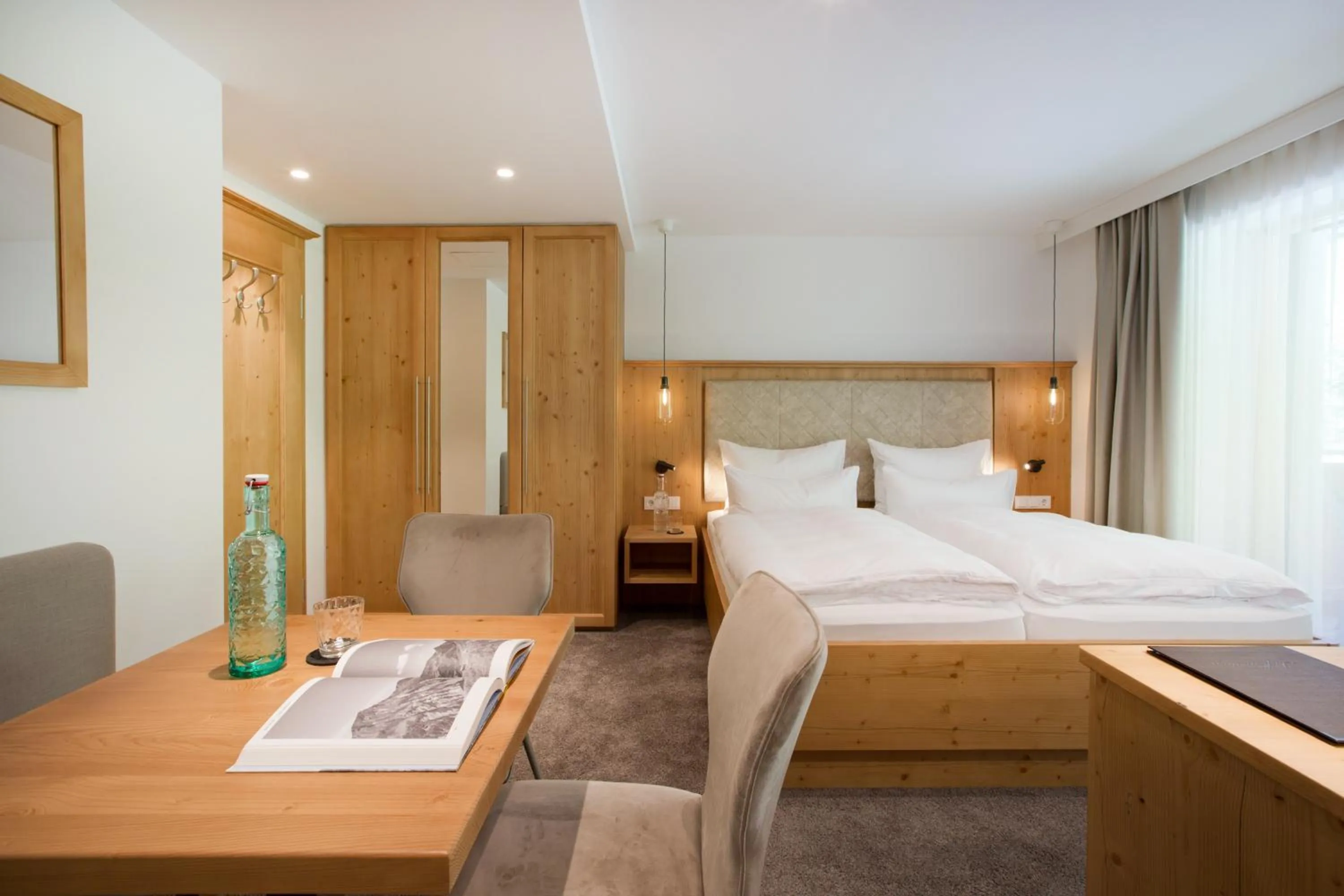 Photo of the whole room, Bed in Boutiquehotel Hohes Licht