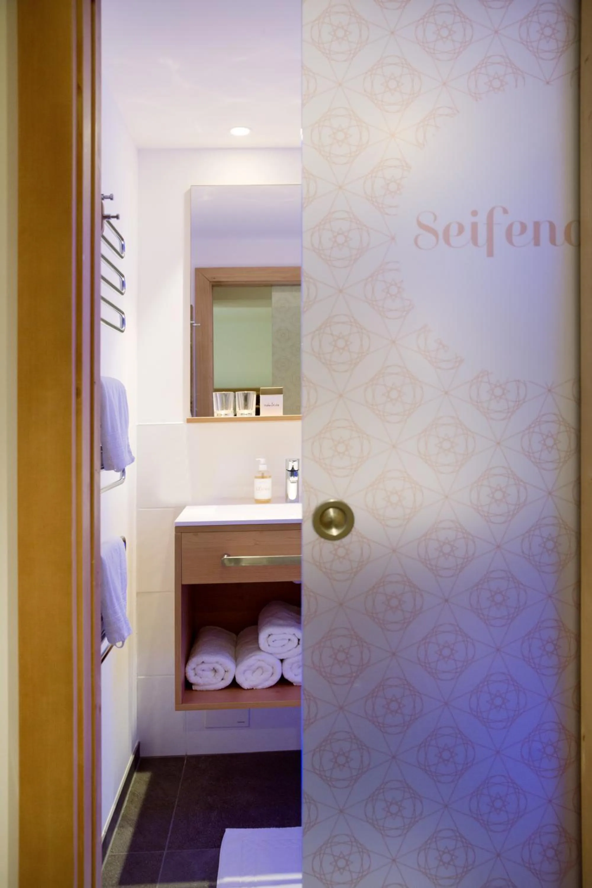 Bathroom, Bed in Boutiquehotel Hohes Licht