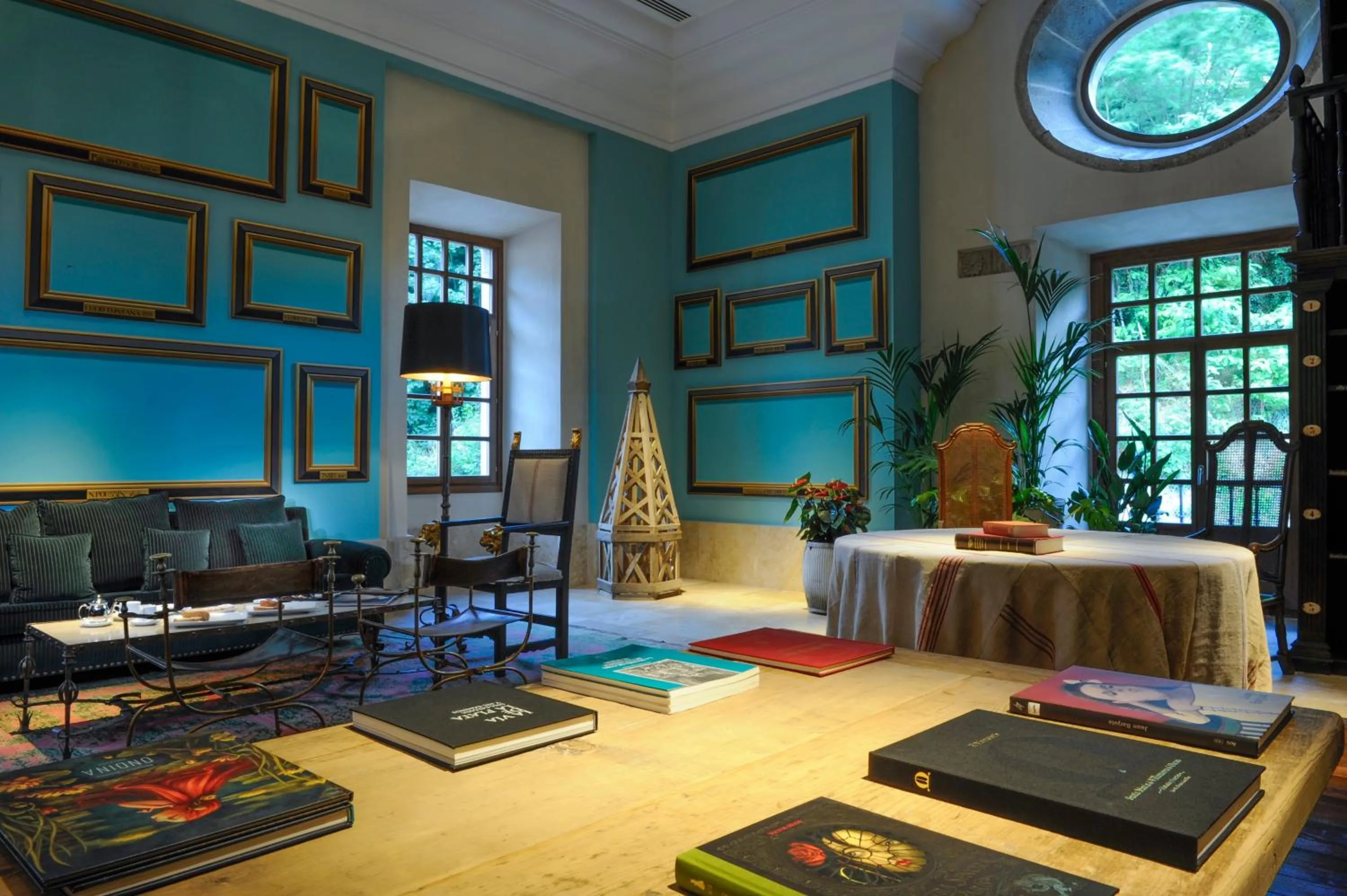 Library in Parador de Corias