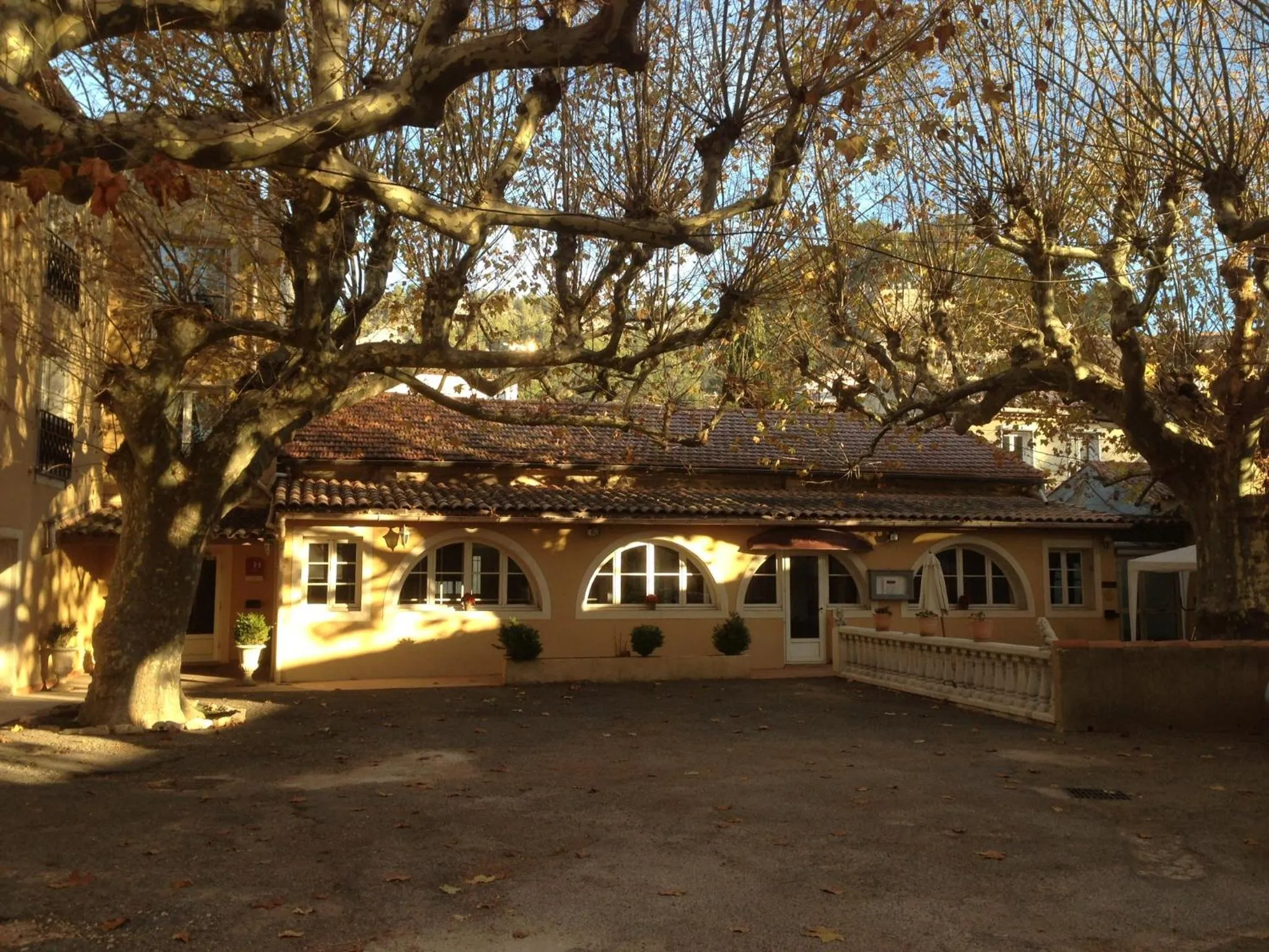 Patio in Hôtel Restaurant Le Commerce