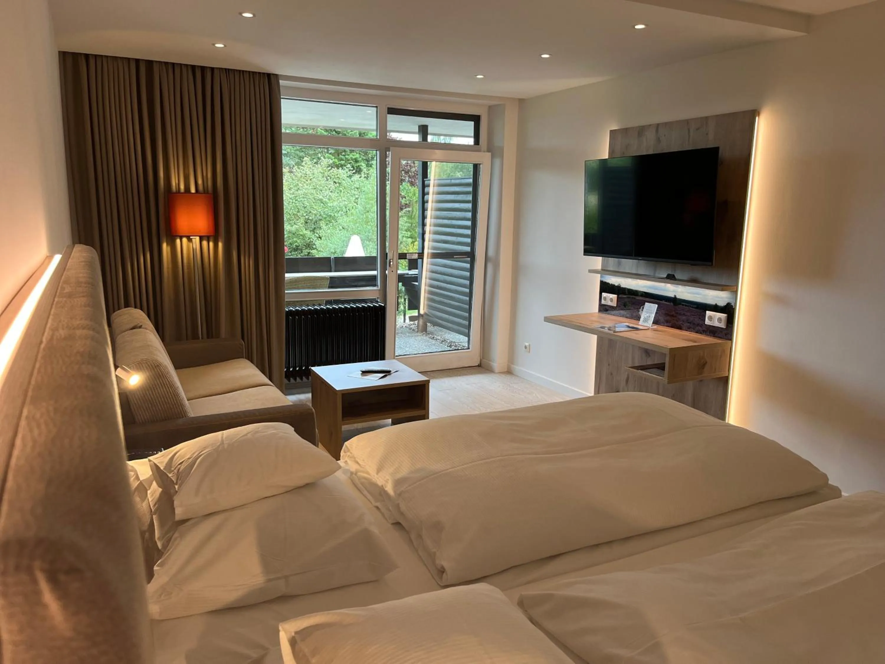 Balcony/Terrace, Bed in Hotel Heide Kröpke